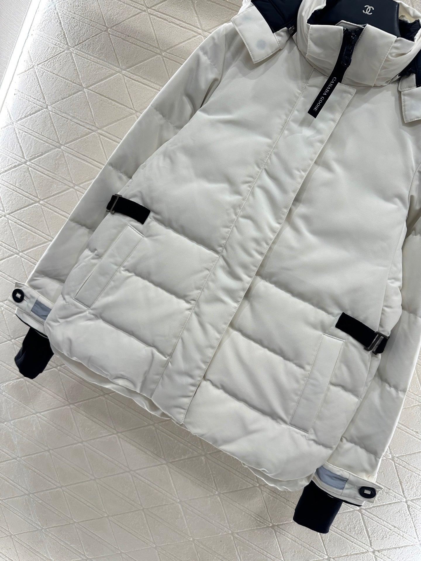 Detachable hooded waist down jacket