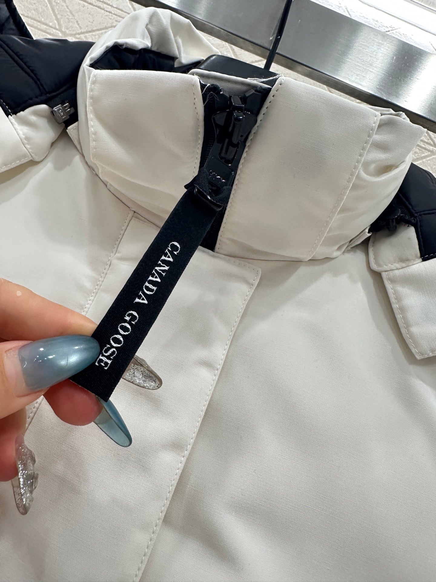 Detachable hooded waist down jacket