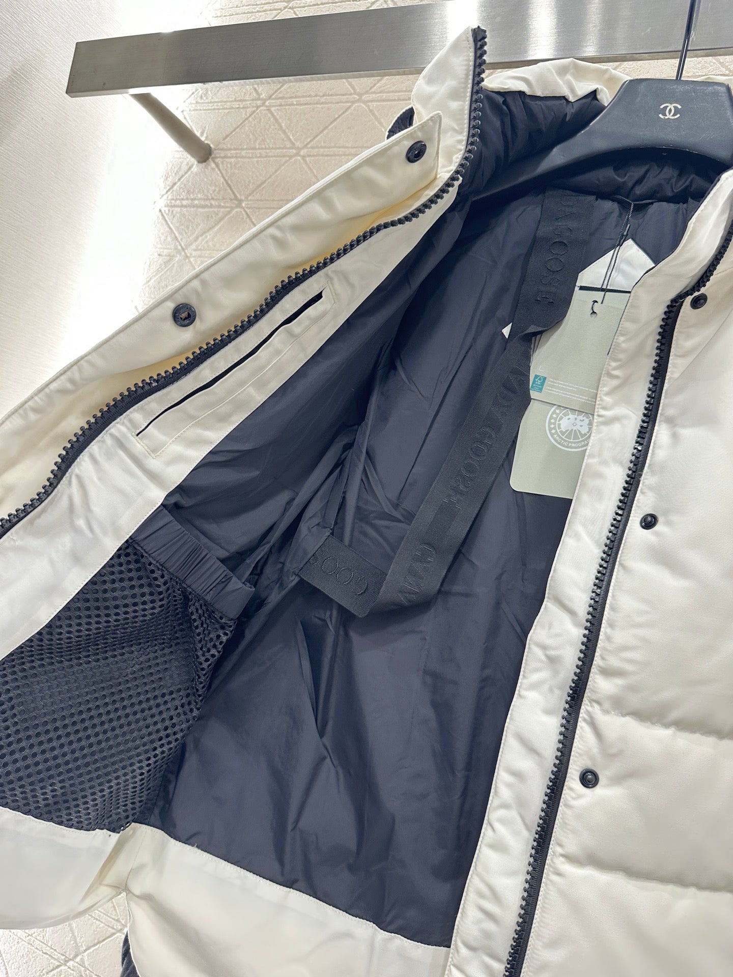 Detachable hooded waist down jacket