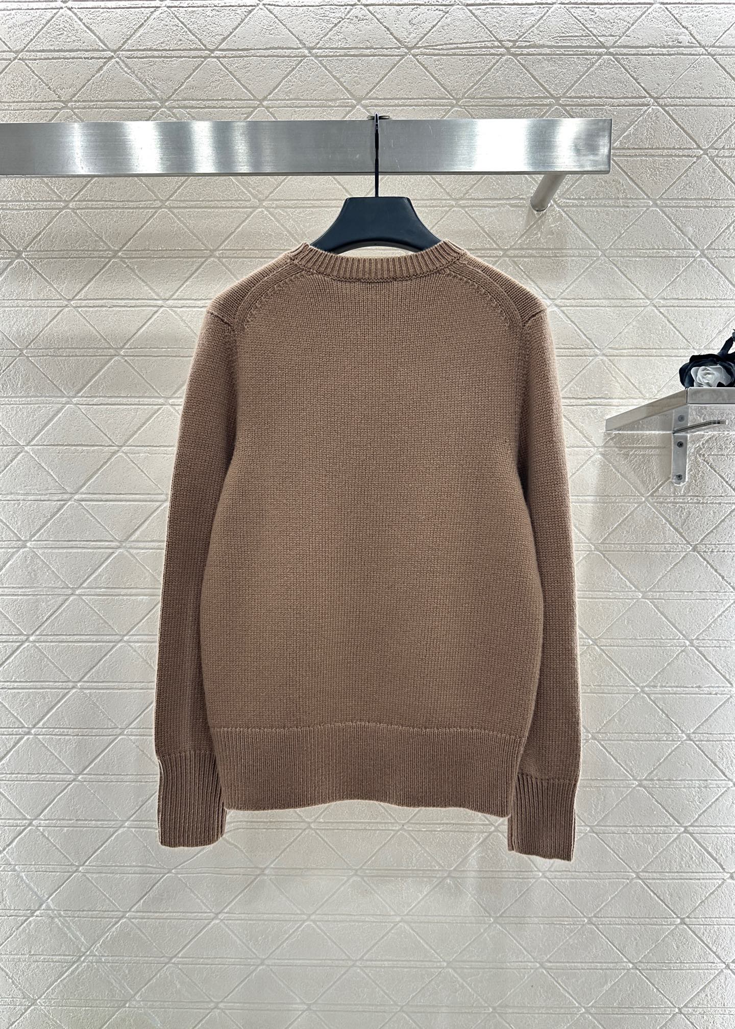Logo loose pullover sweater