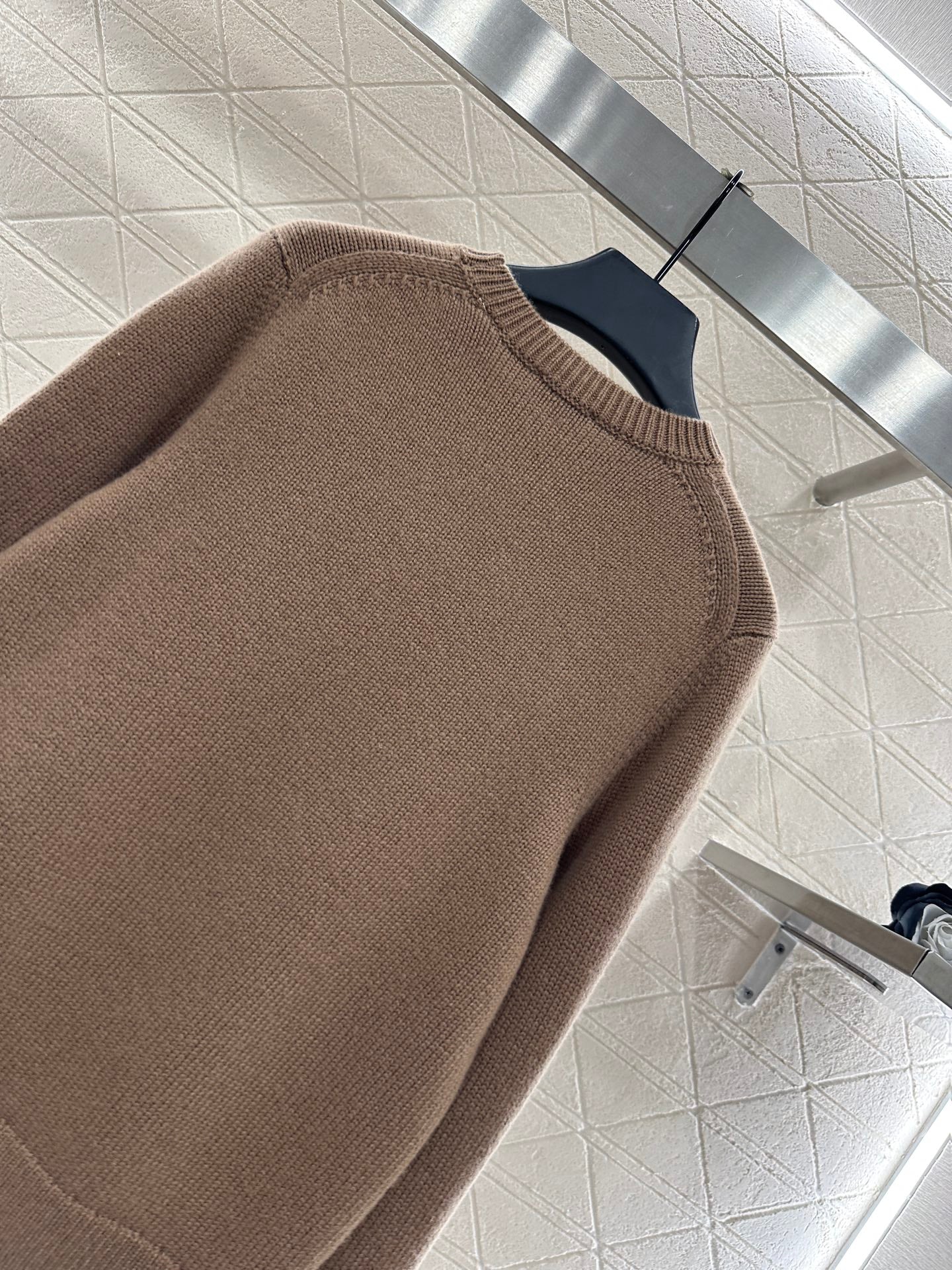 Logo loose pullover sweater