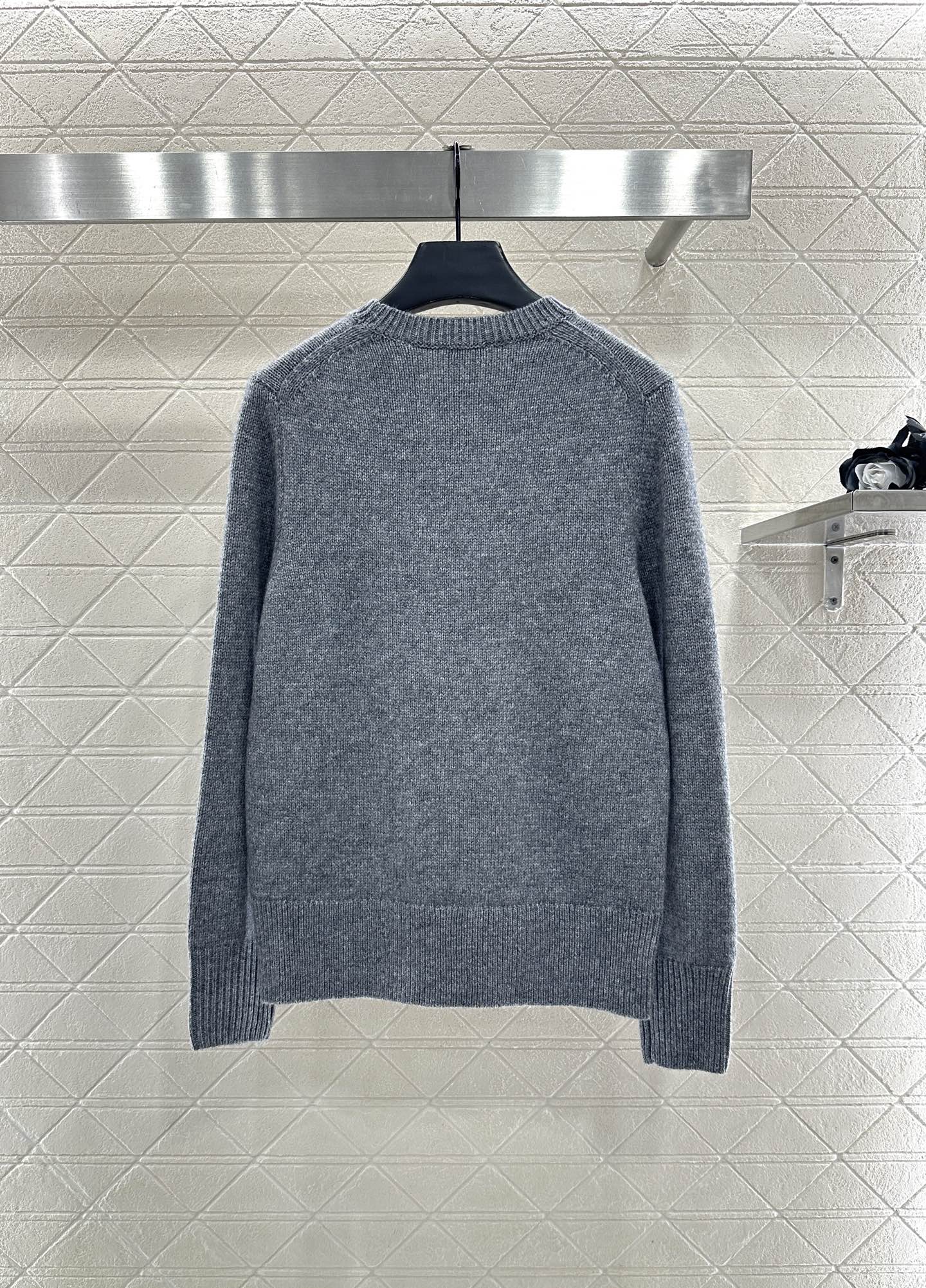 Logo loose pullover sweater