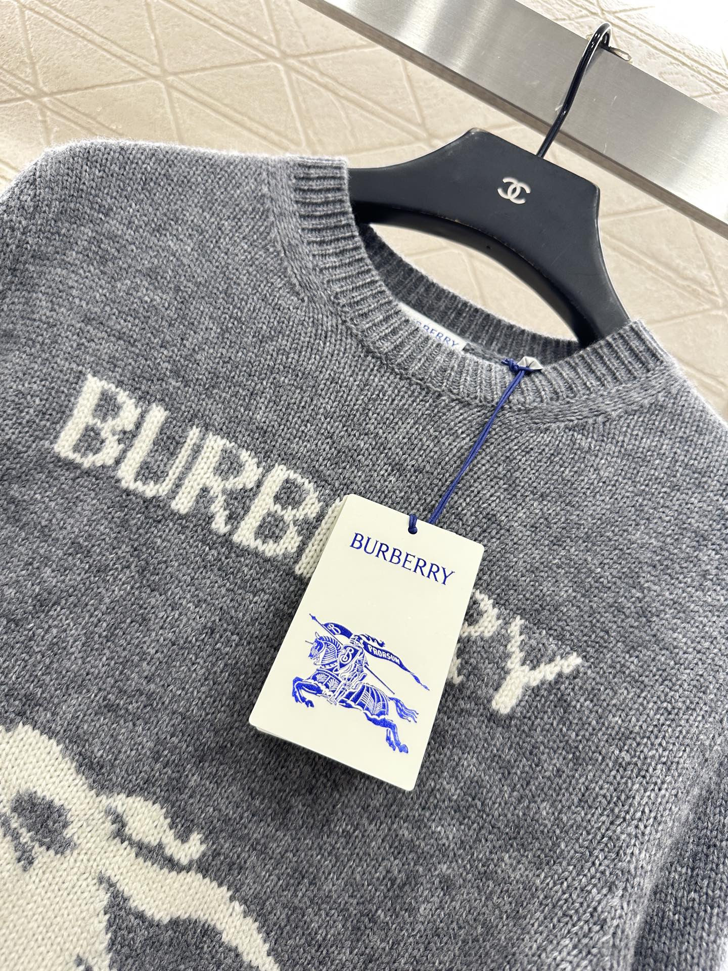 Logo loose pullover sweater