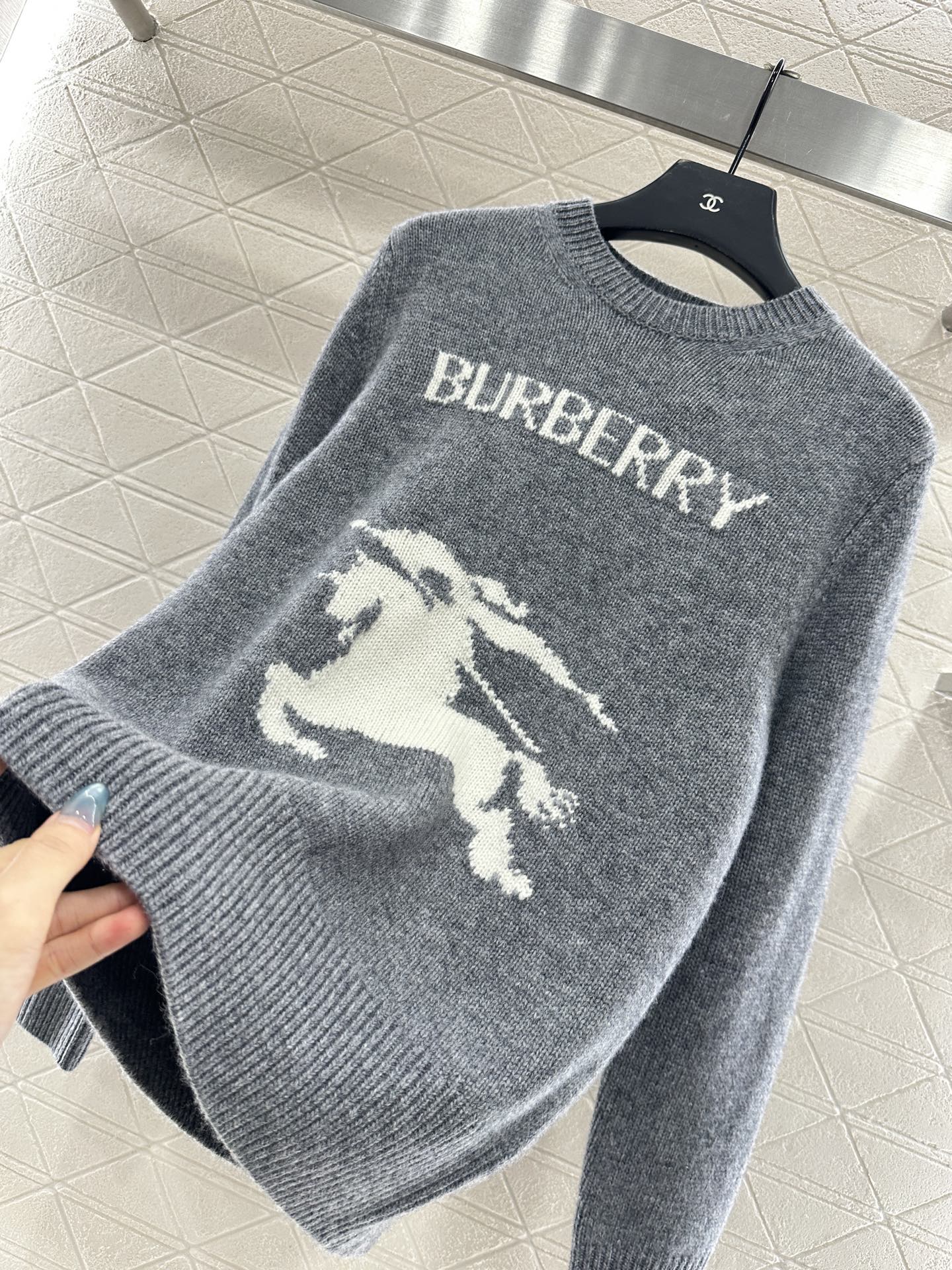 Logo loose pullover sweater