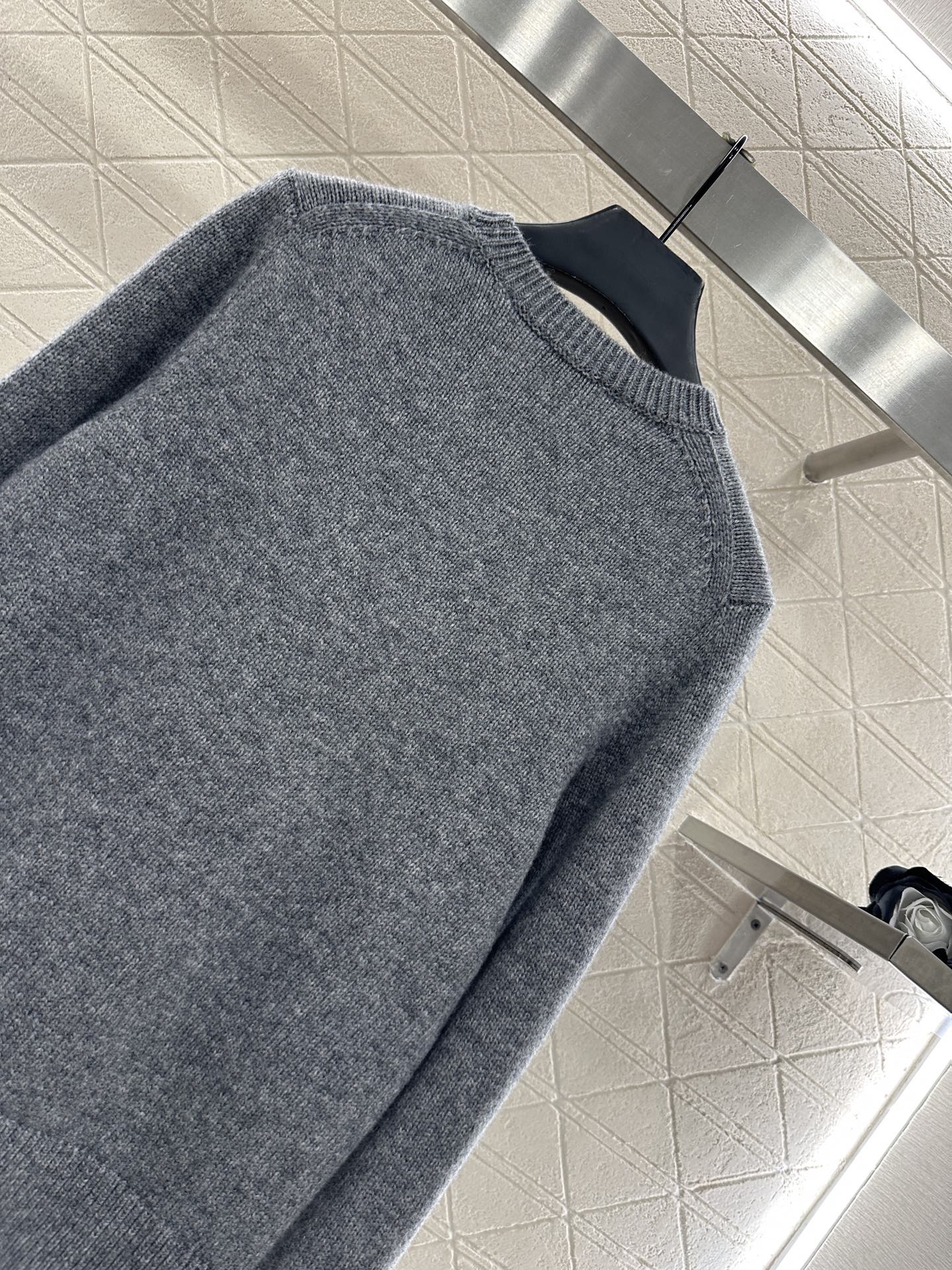 Logo loose pullover sweater