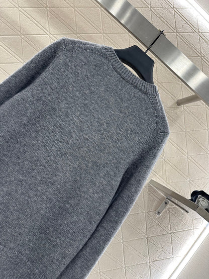 Logo loose pullover sweater