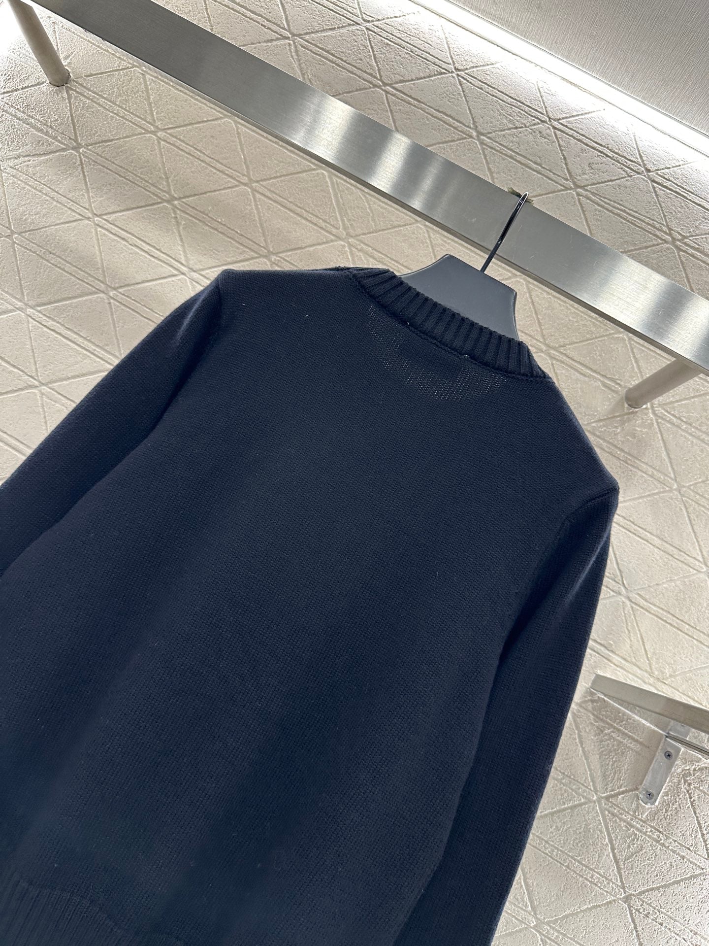 Logo loose pullover sweater