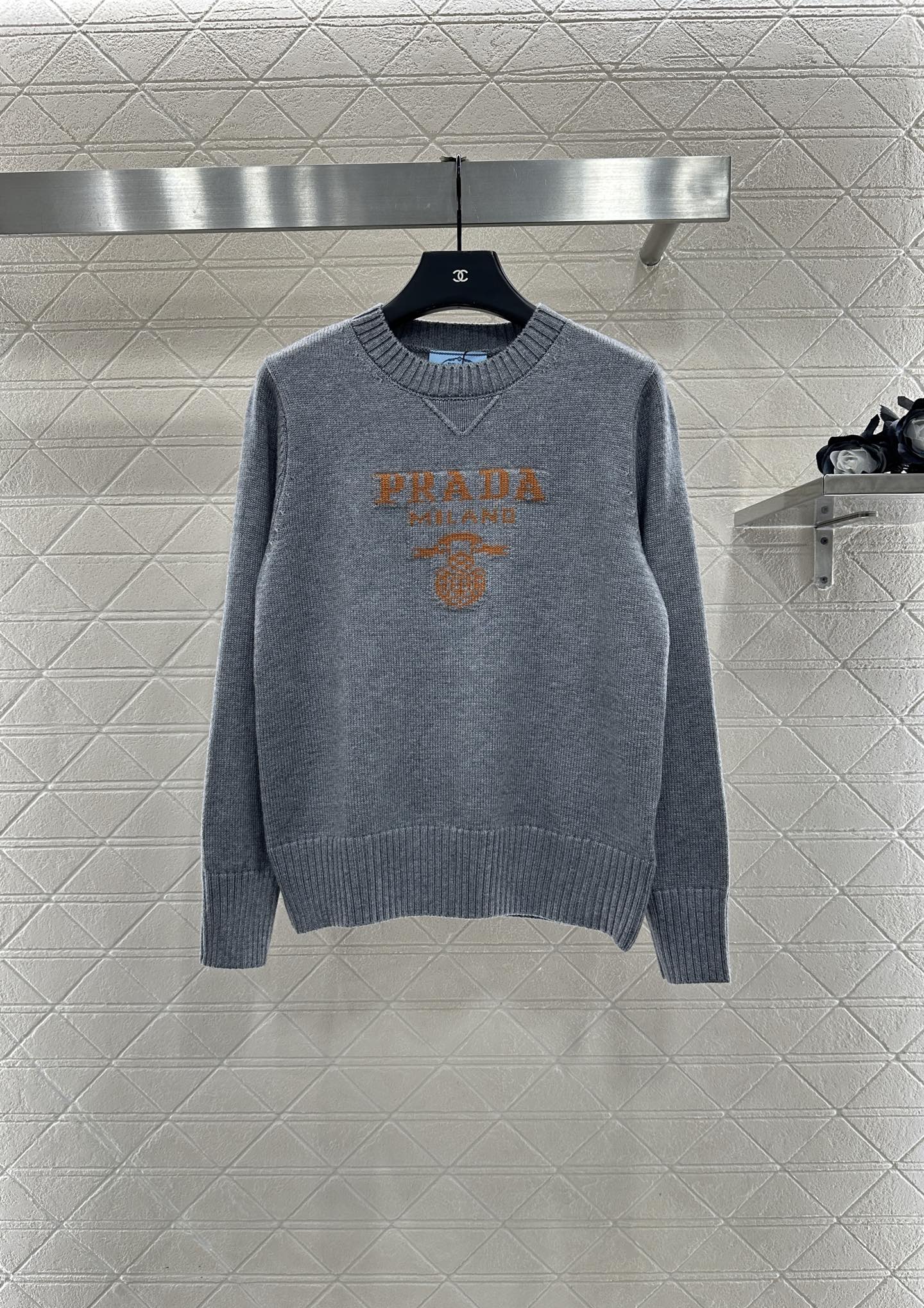 Logo loose pullover sweater