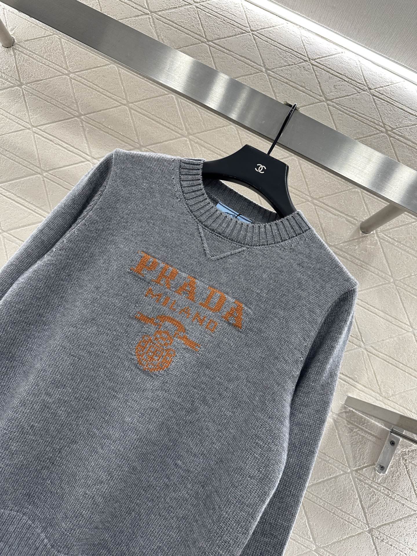Logo loose pullover sweater
