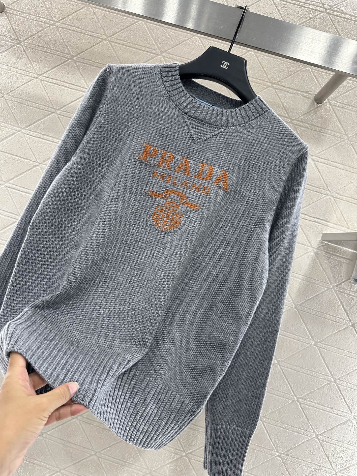 Logo loose pullover sweater