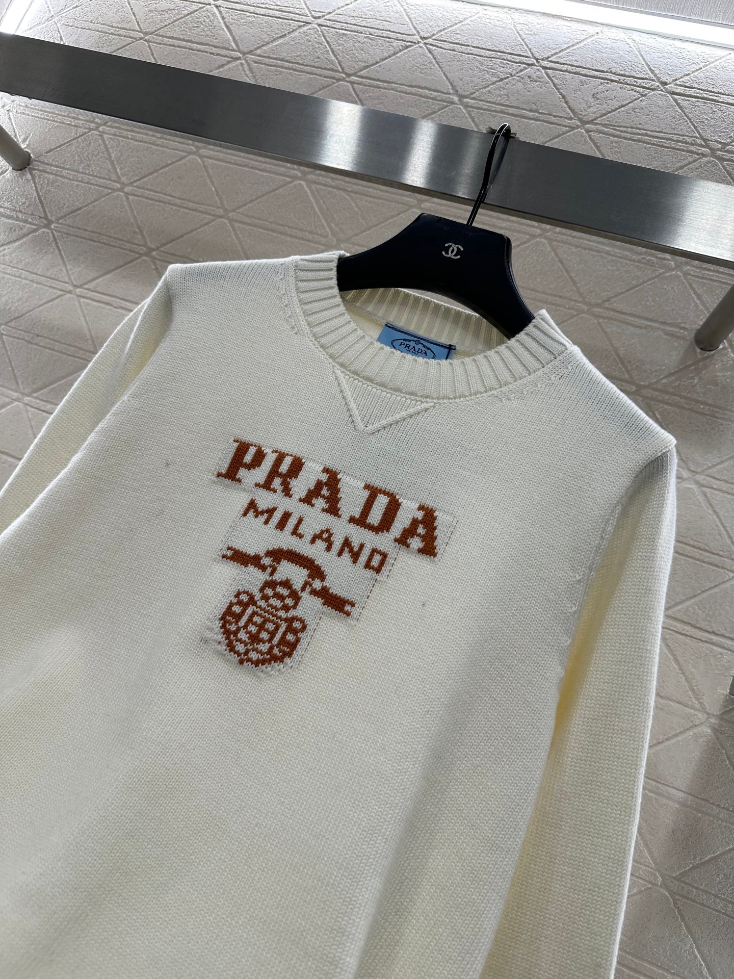 Logo loose pullover sweater