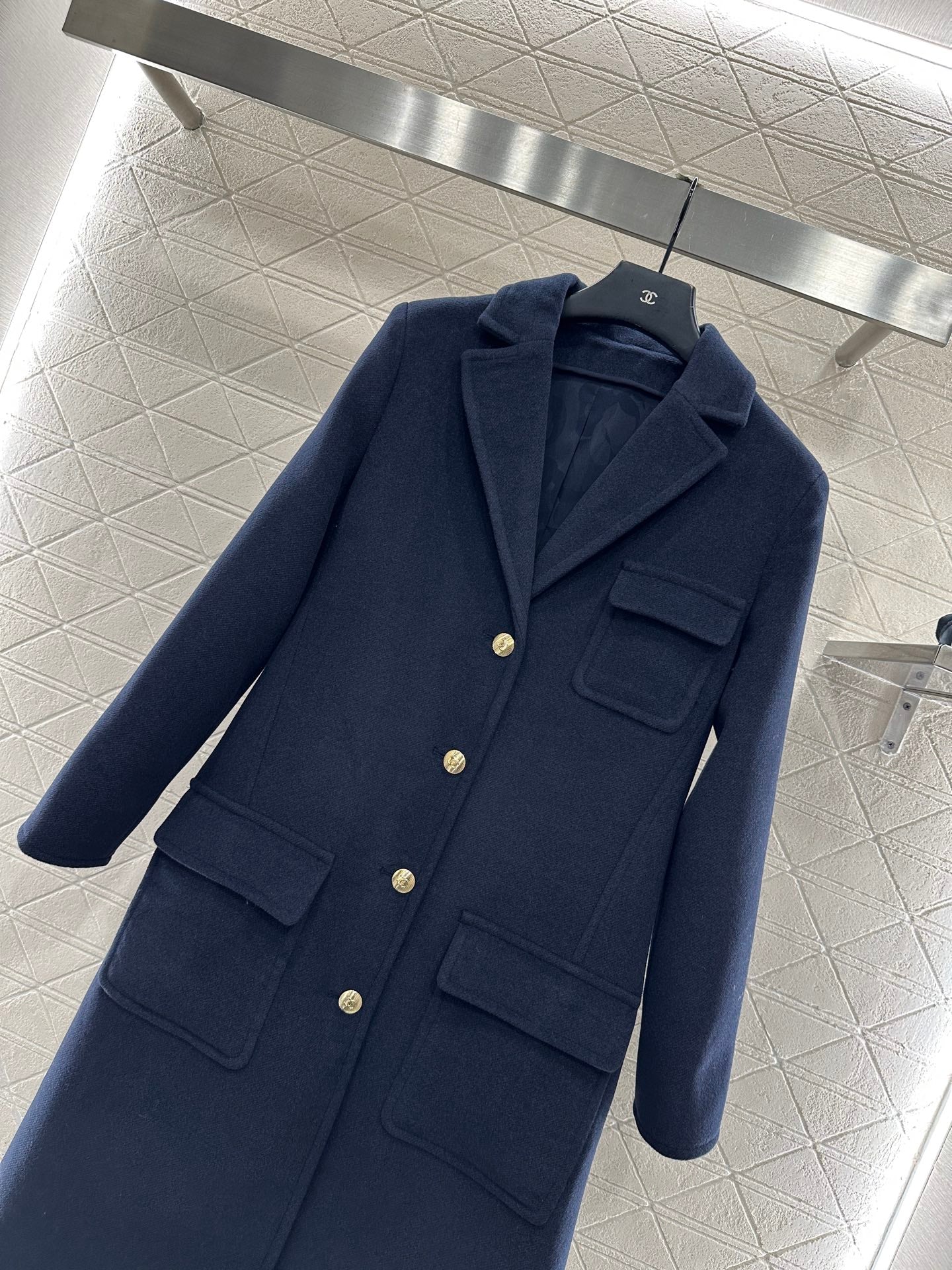 Front shoulder lapel long coat