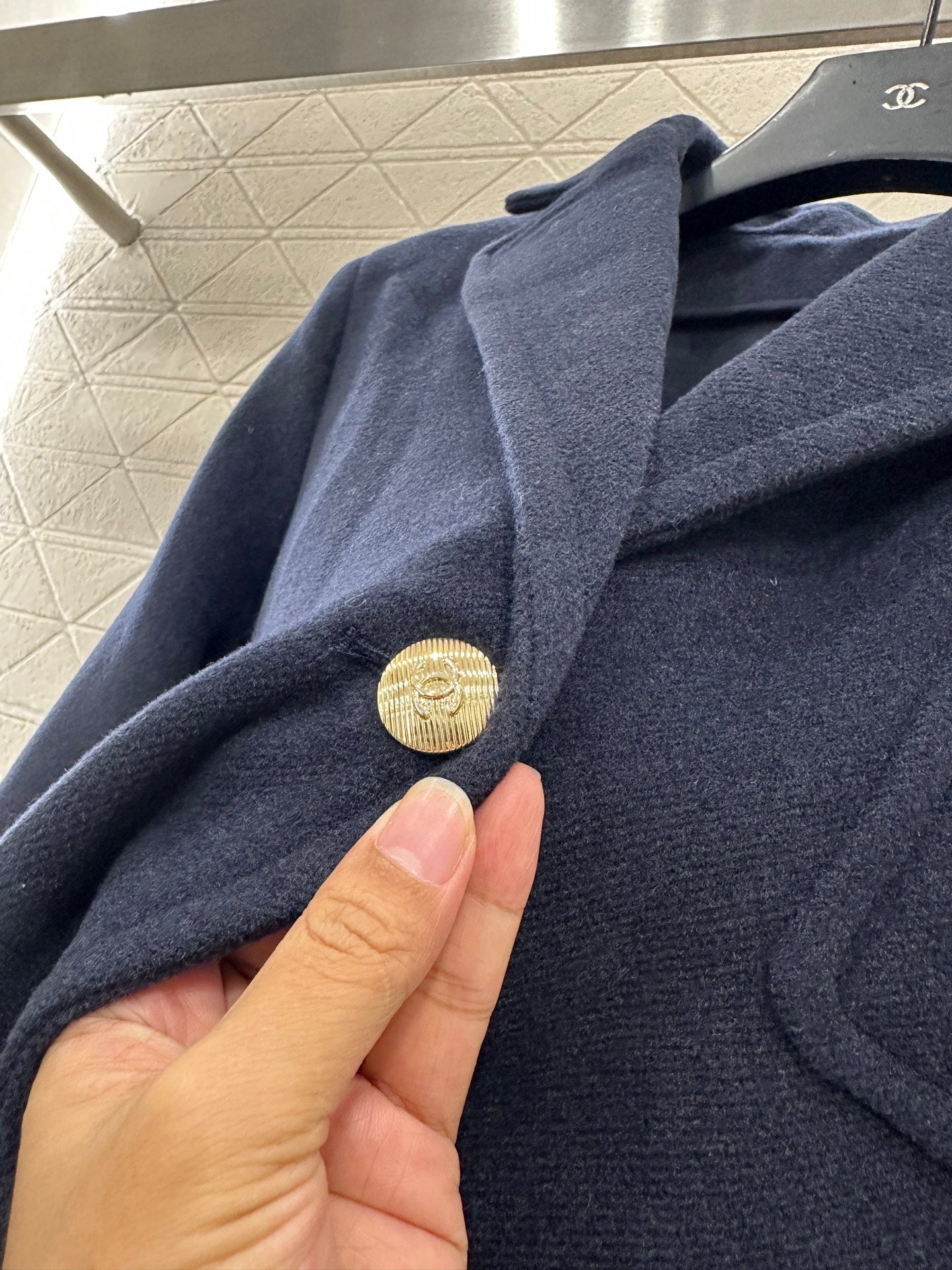 Front shoulder lapel long coat