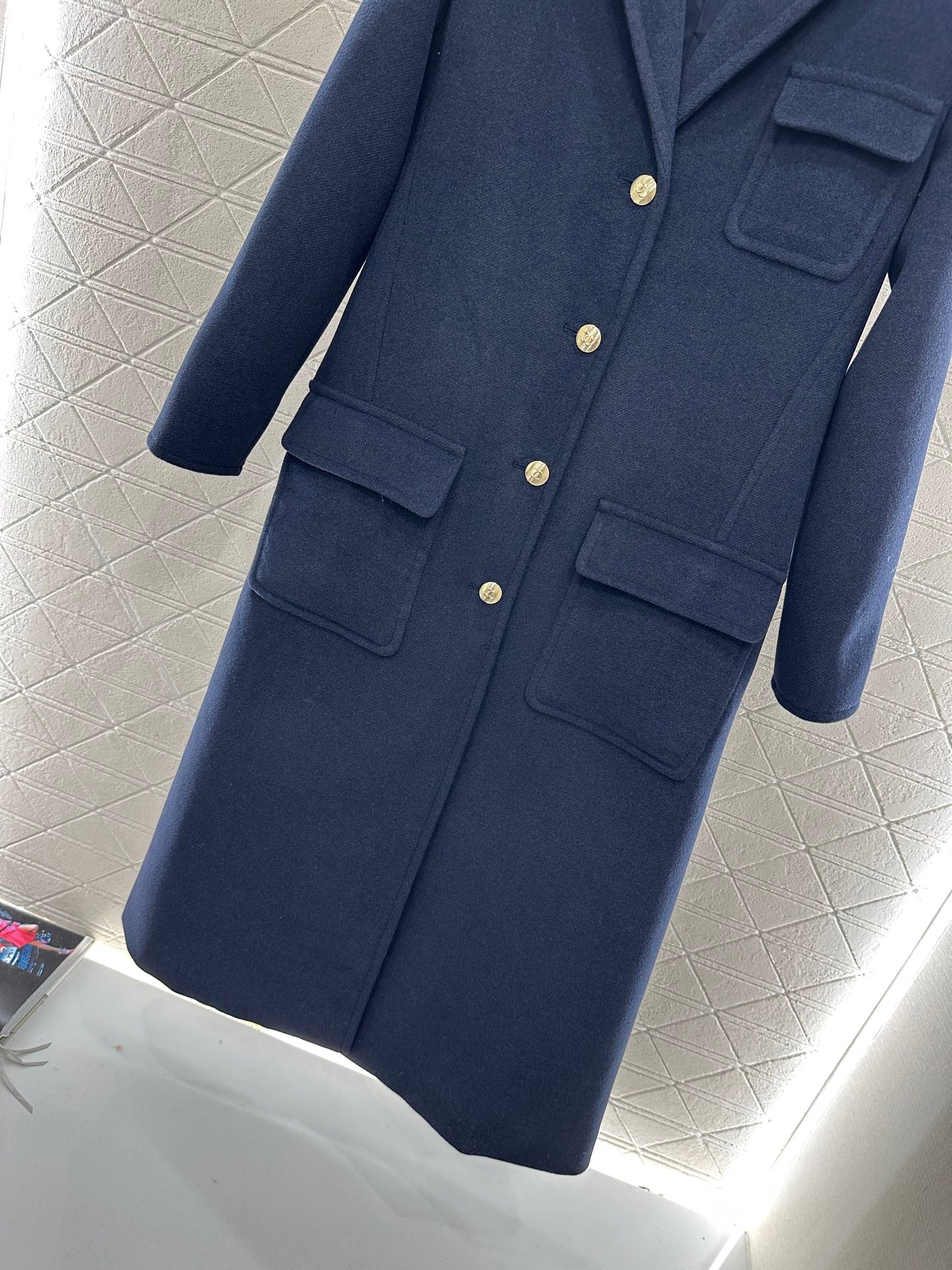 Front shoulder lapel long coat