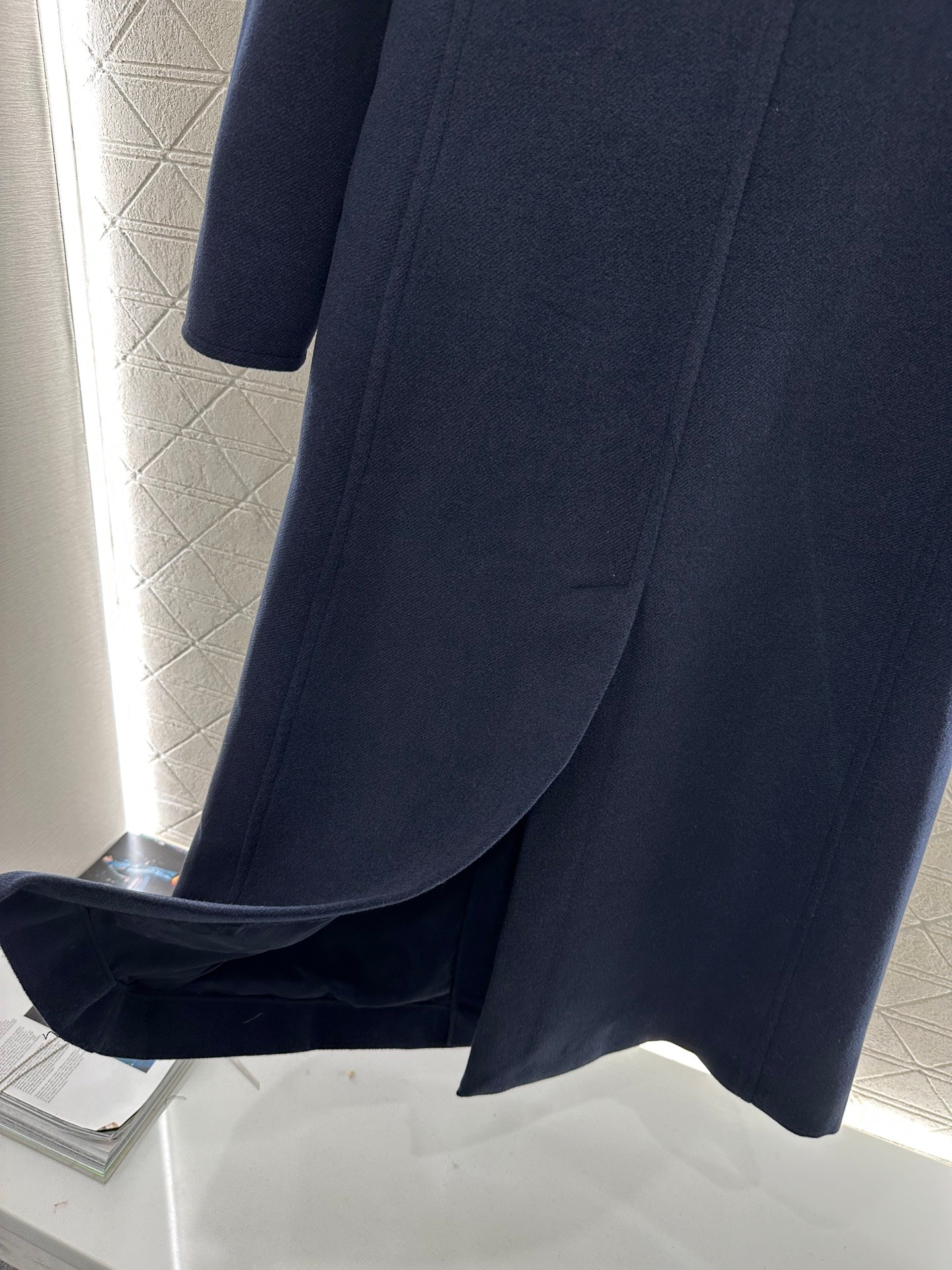 Front shoulder lapel long coat