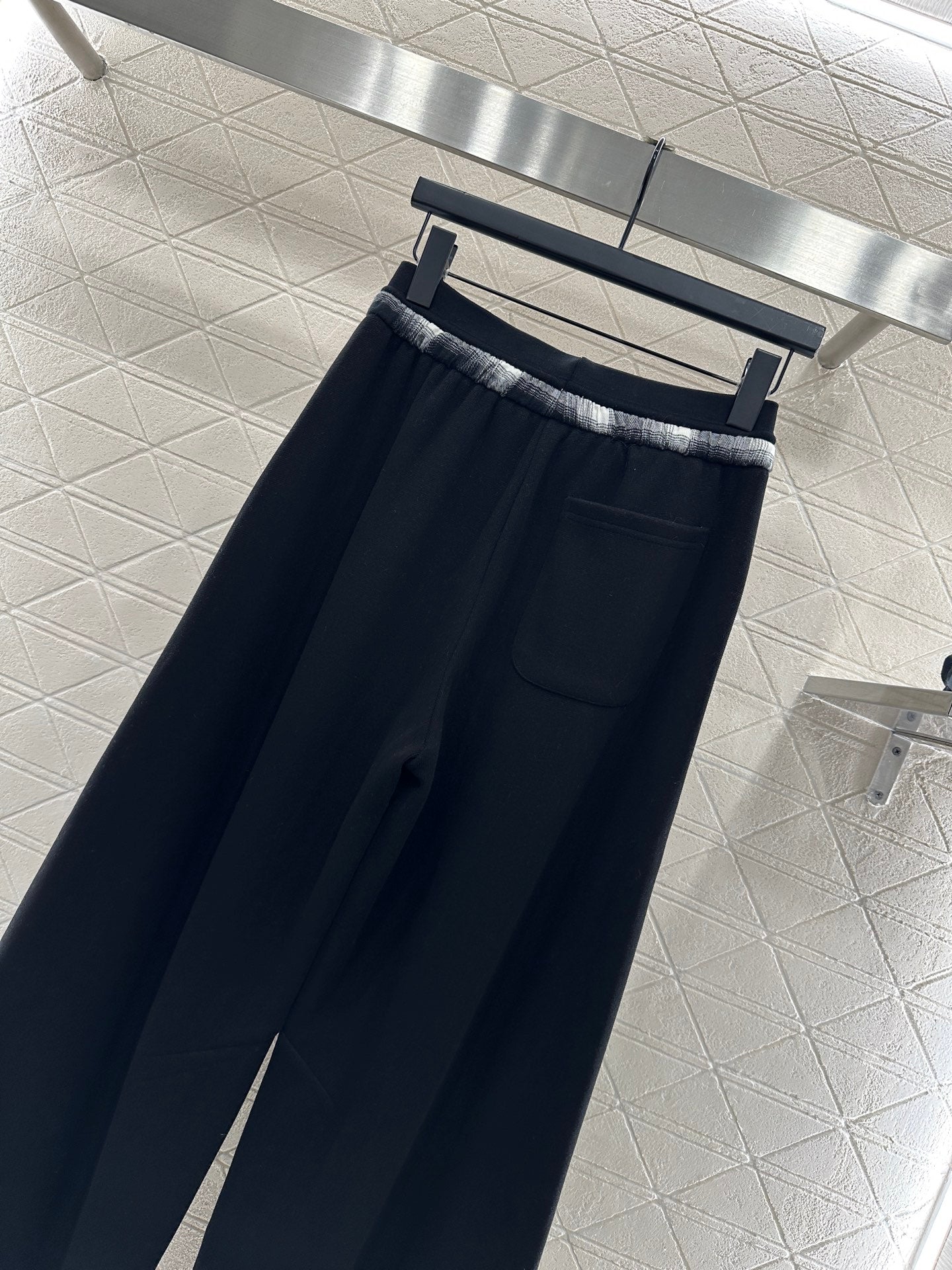 Wide leg curved knife pants