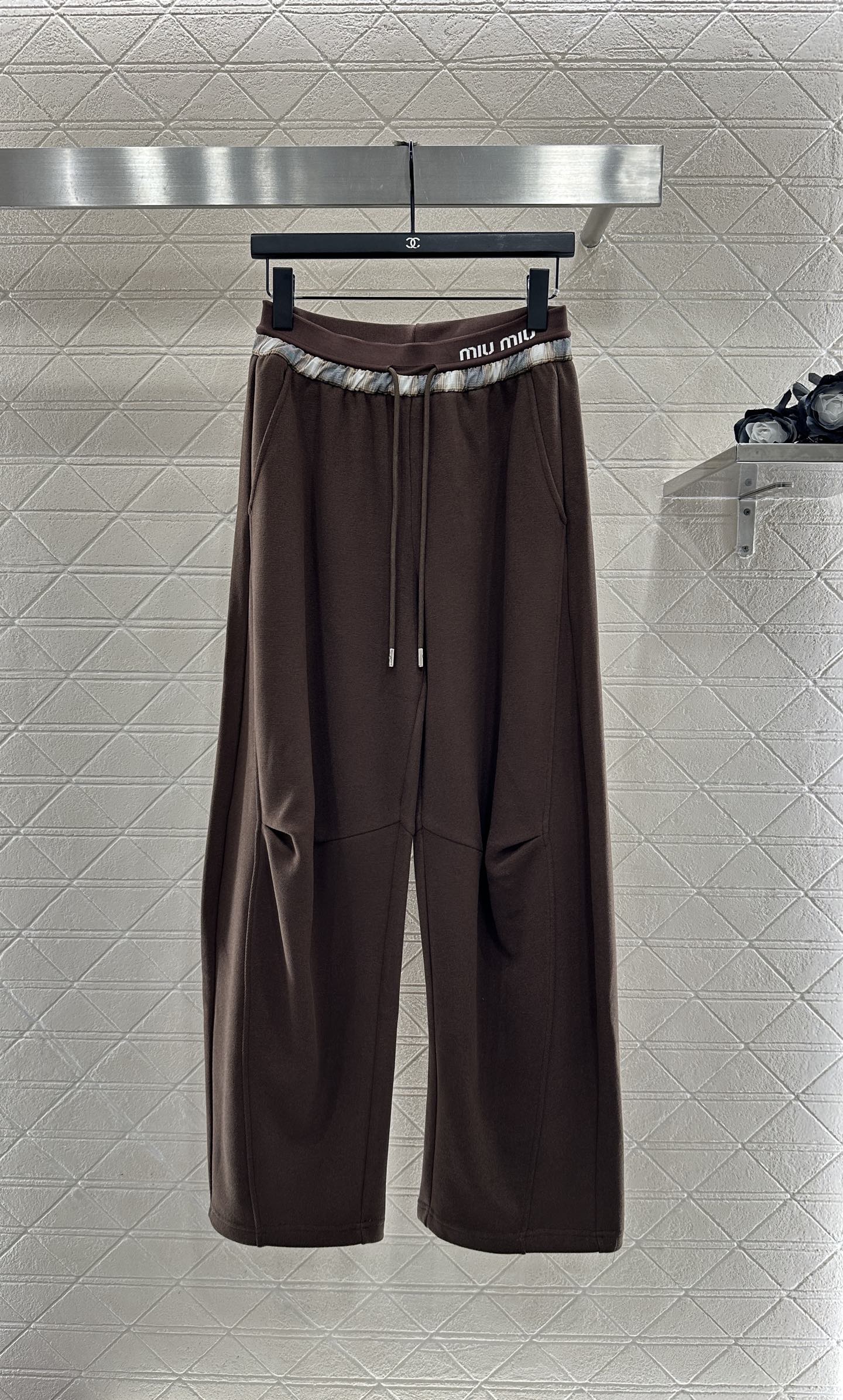Wide leg curved knife pants