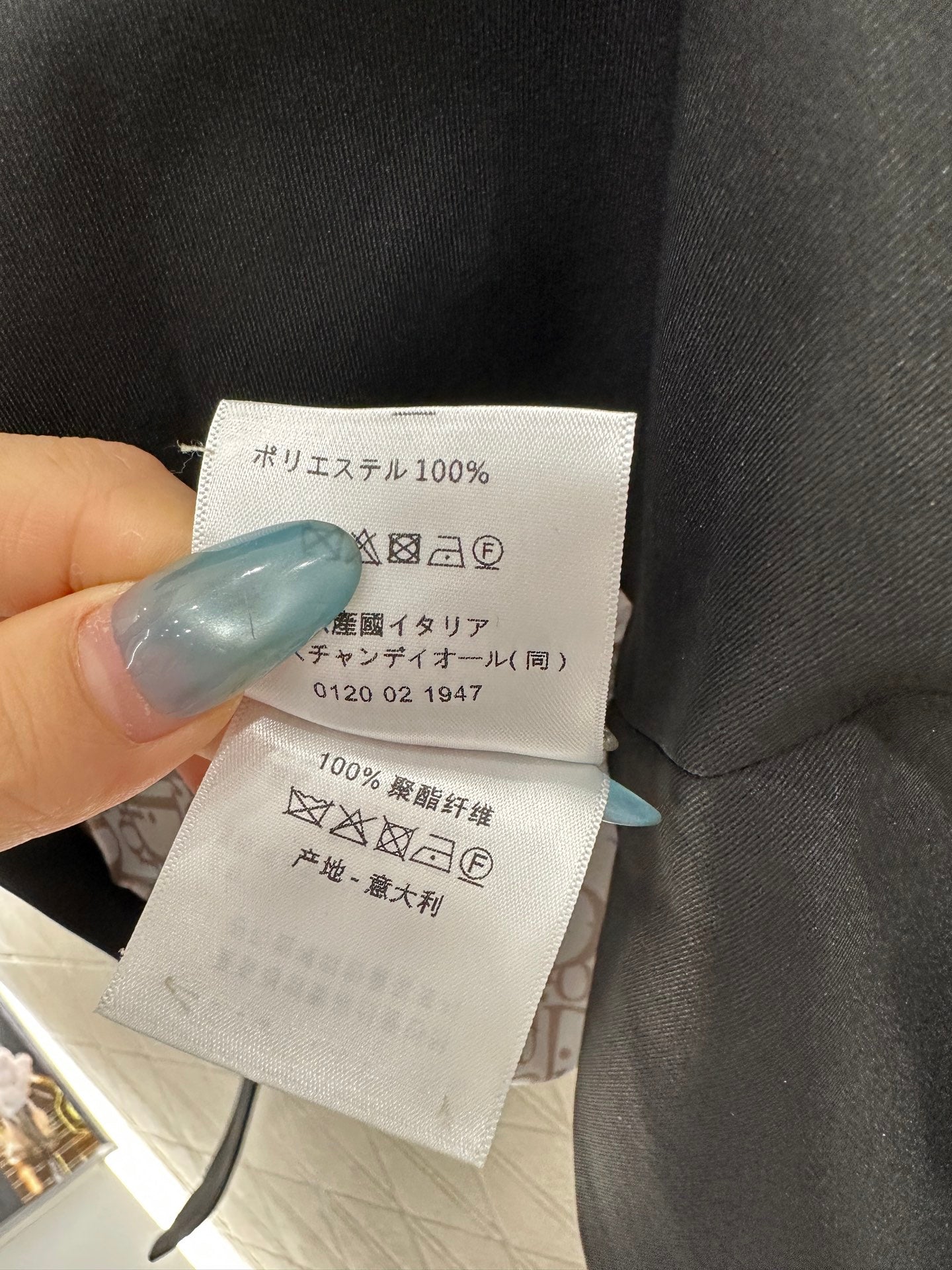 Belt length windbreaker jacket