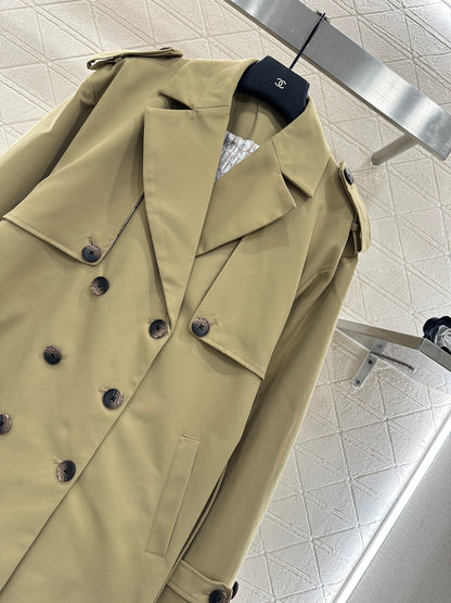 Belt length windbreaker jacket