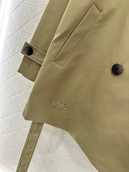 Belt length windbreaker jacket