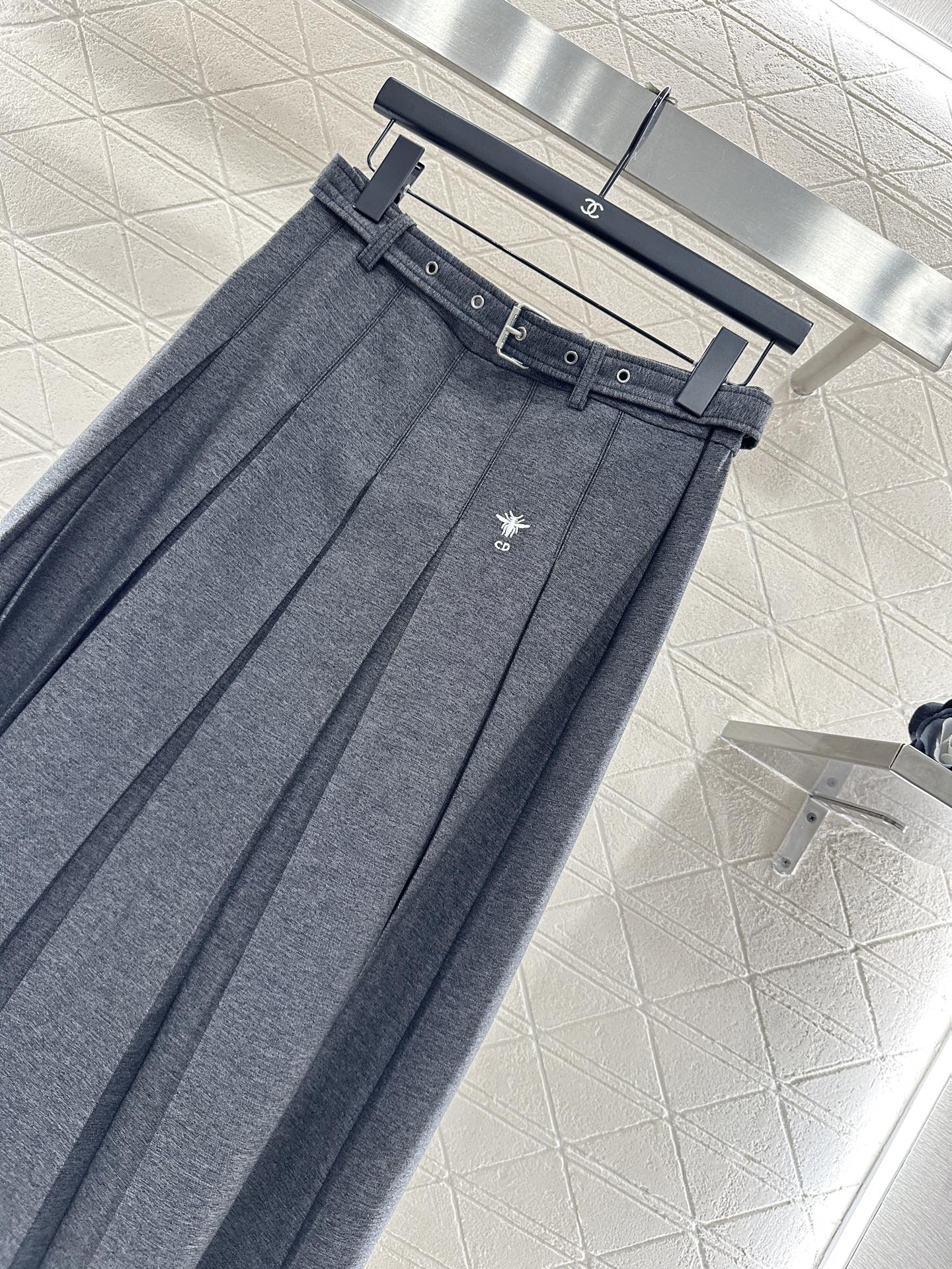 Mid length pleated skirt with waist belt