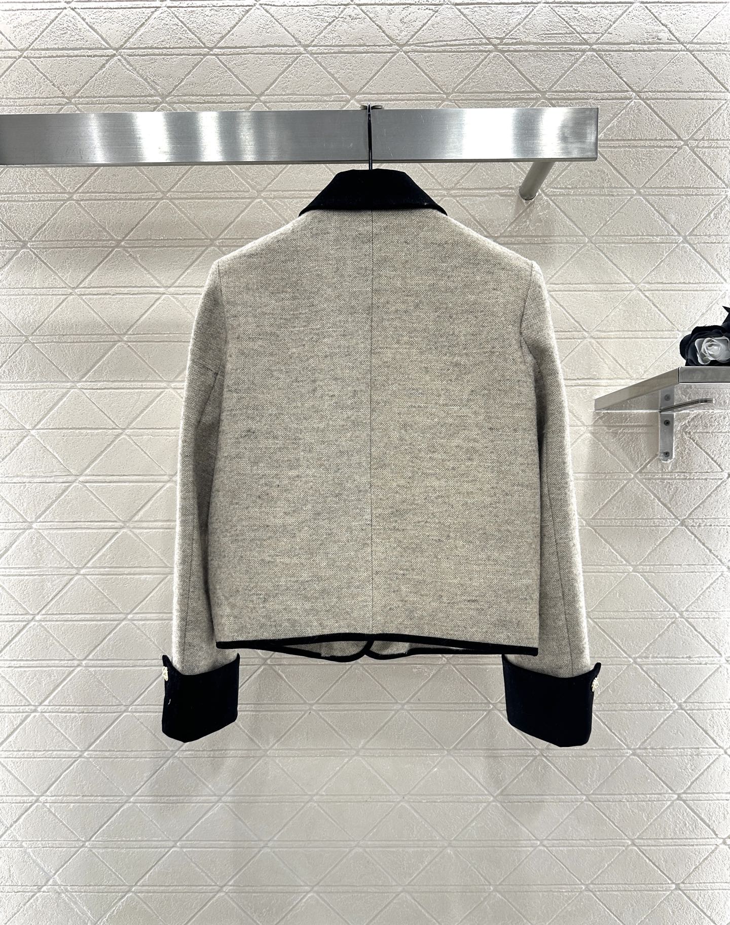 Contrasting color dress jacket