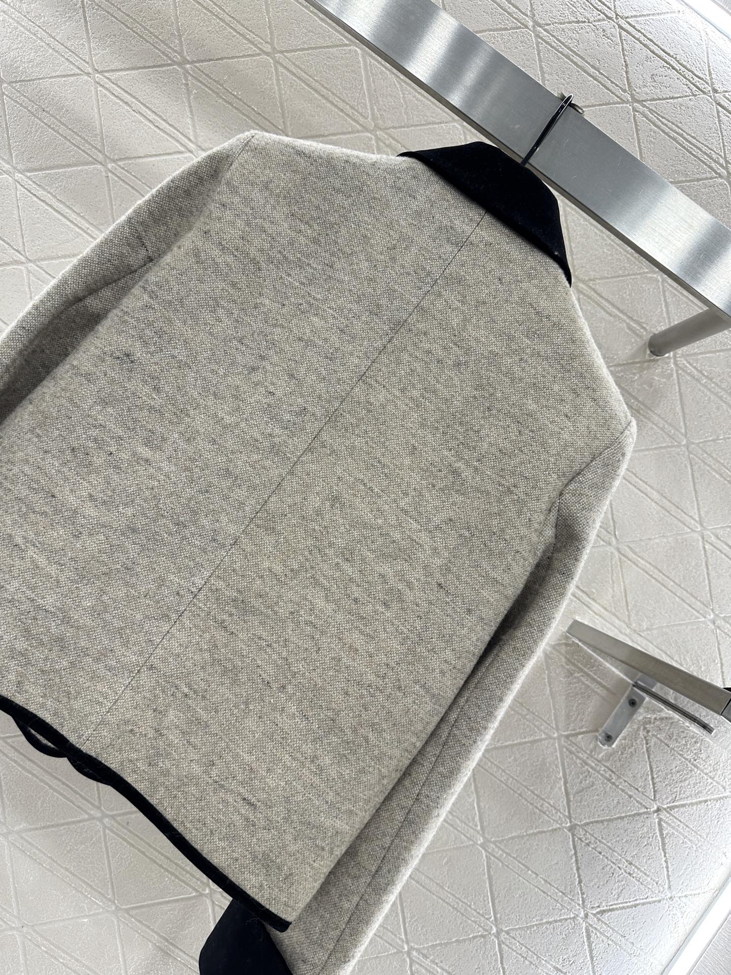 Contrasting color dress jacket