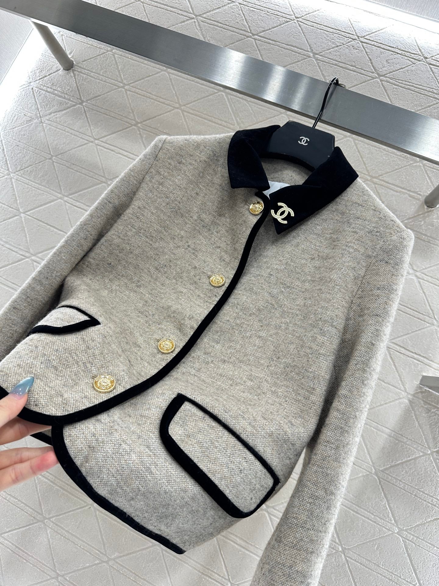 Contrasting color dress jacket