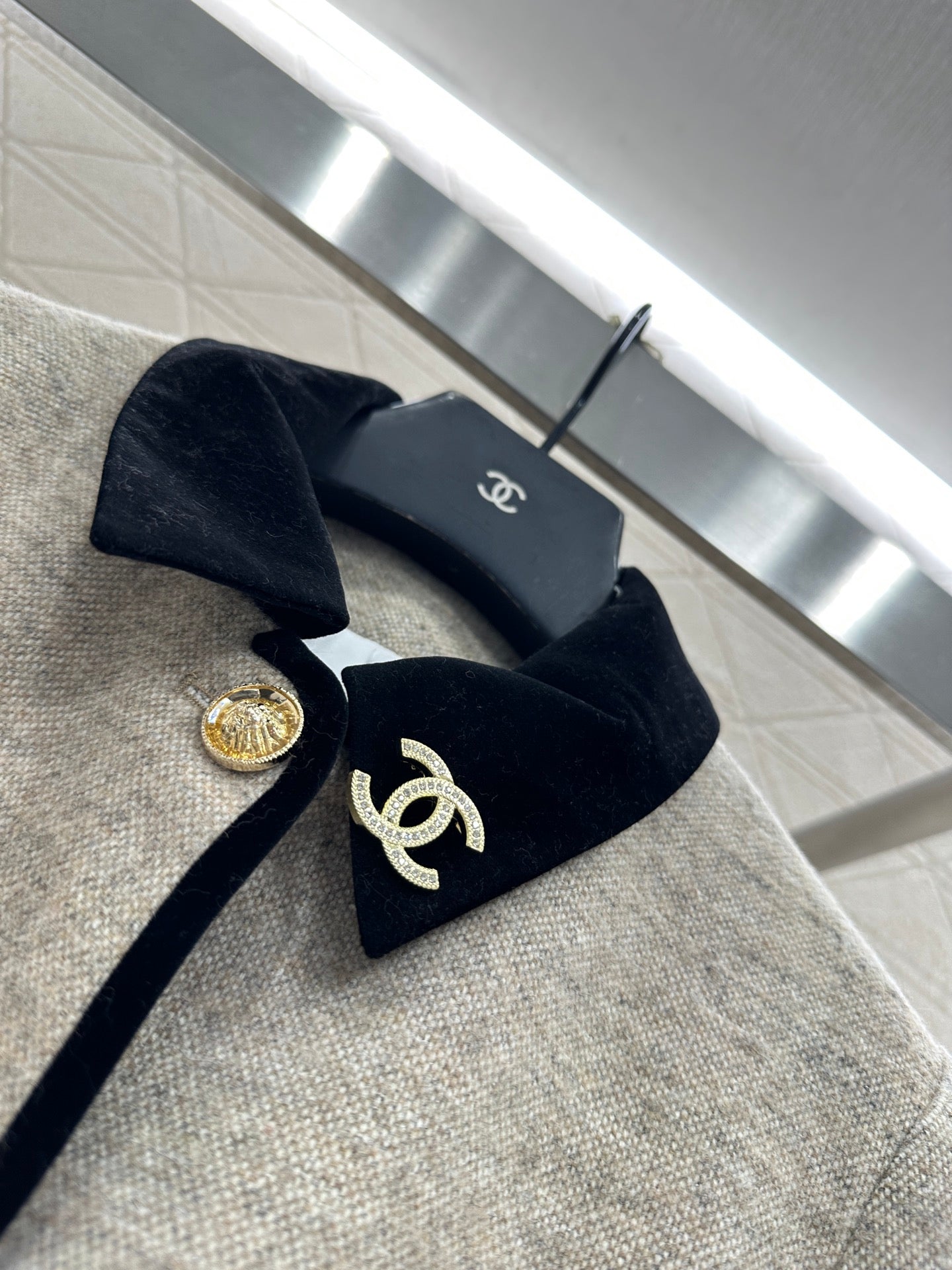 Contrasting color dress jacket