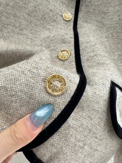 Contrasting color dress jacket