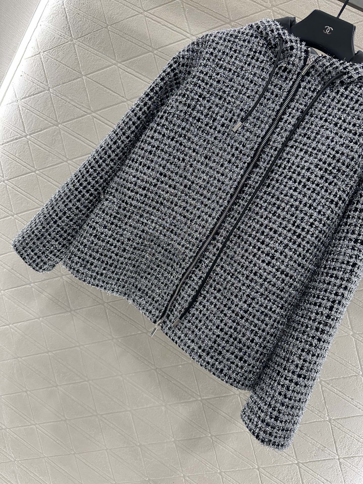 Hooded silver wire woolen jacket