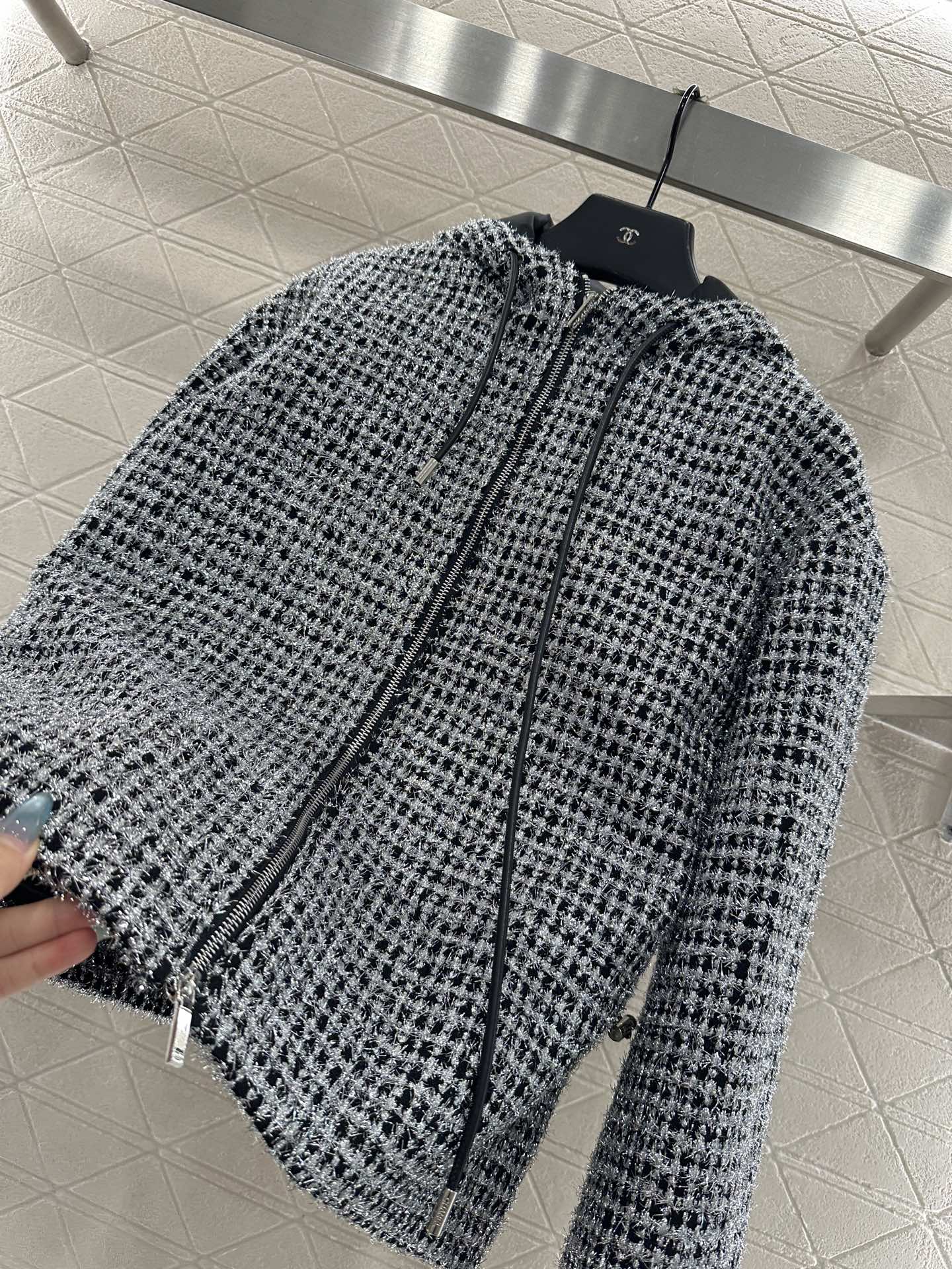 Hooded silver wire woolen jacket