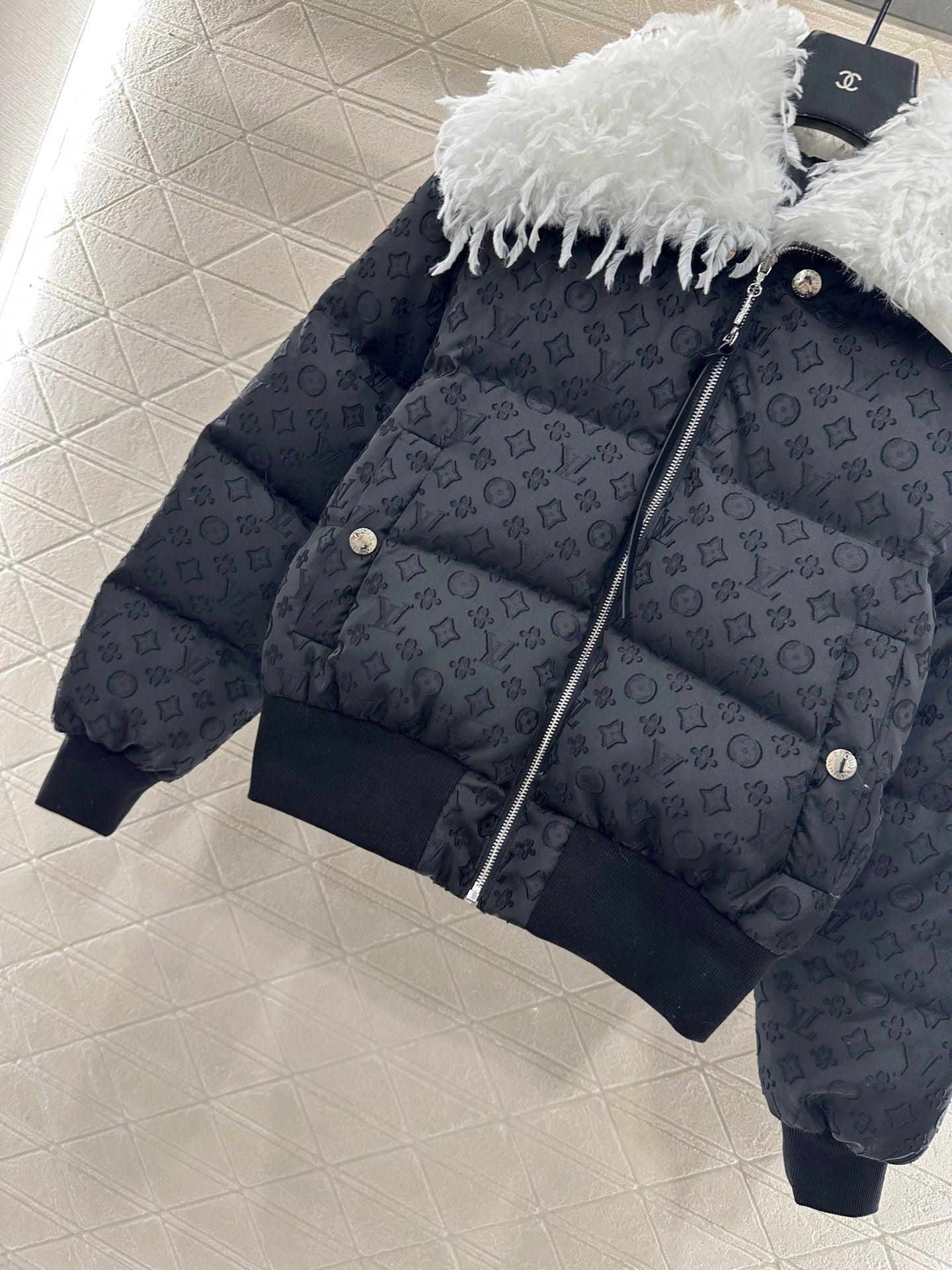 Detachable fur collar jacquard down jacket