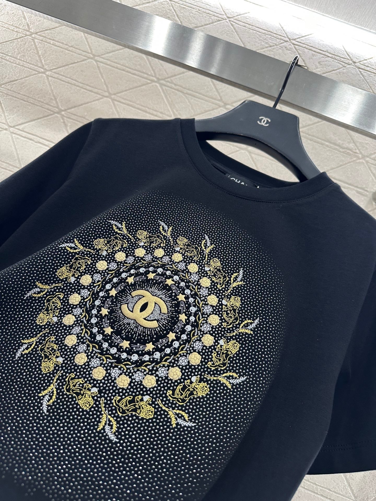 Embroidered Double C Logo 𝑇𝑒𝑒