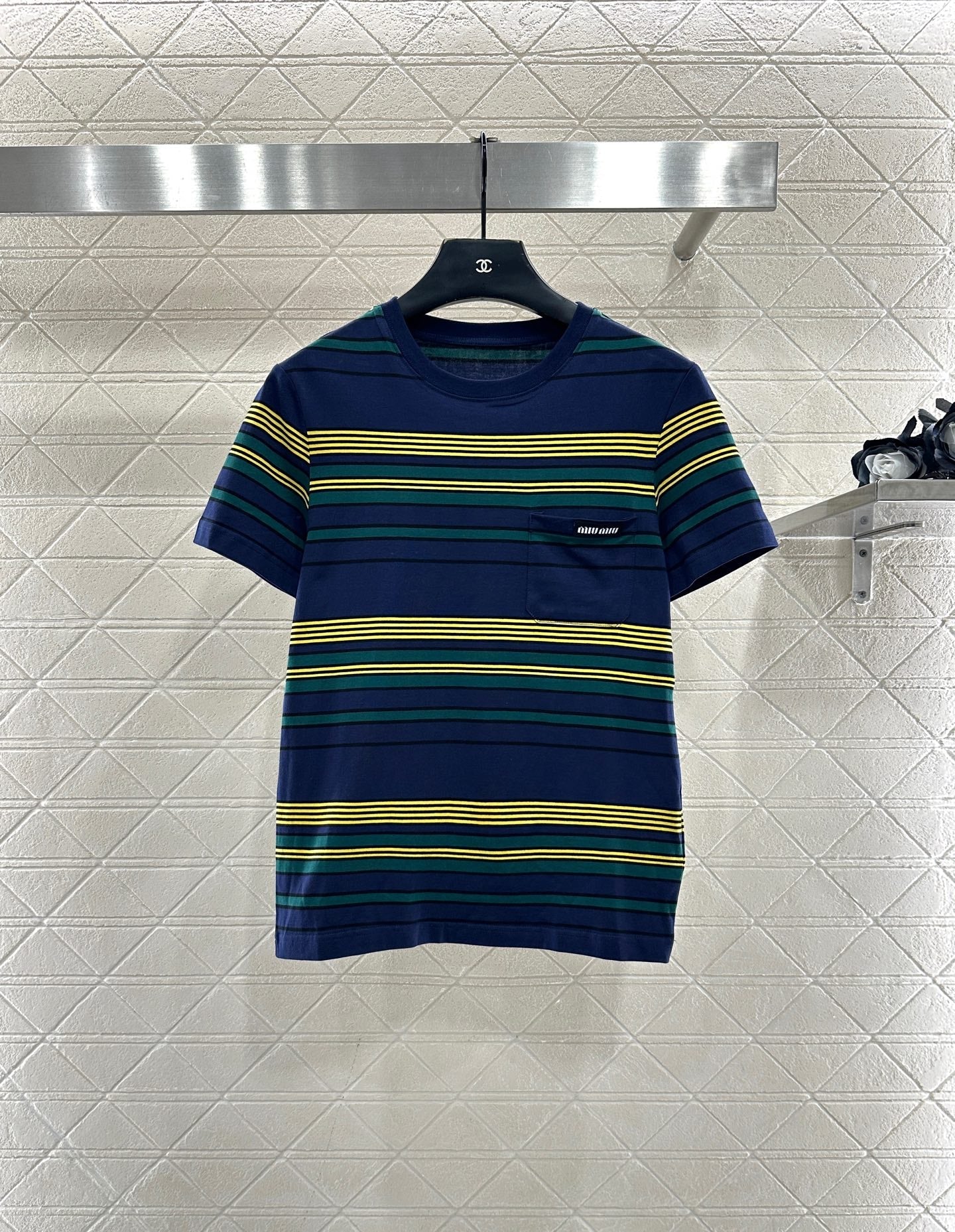 Pair grid, pair bar, round neck 𝑇𝑒𝑒