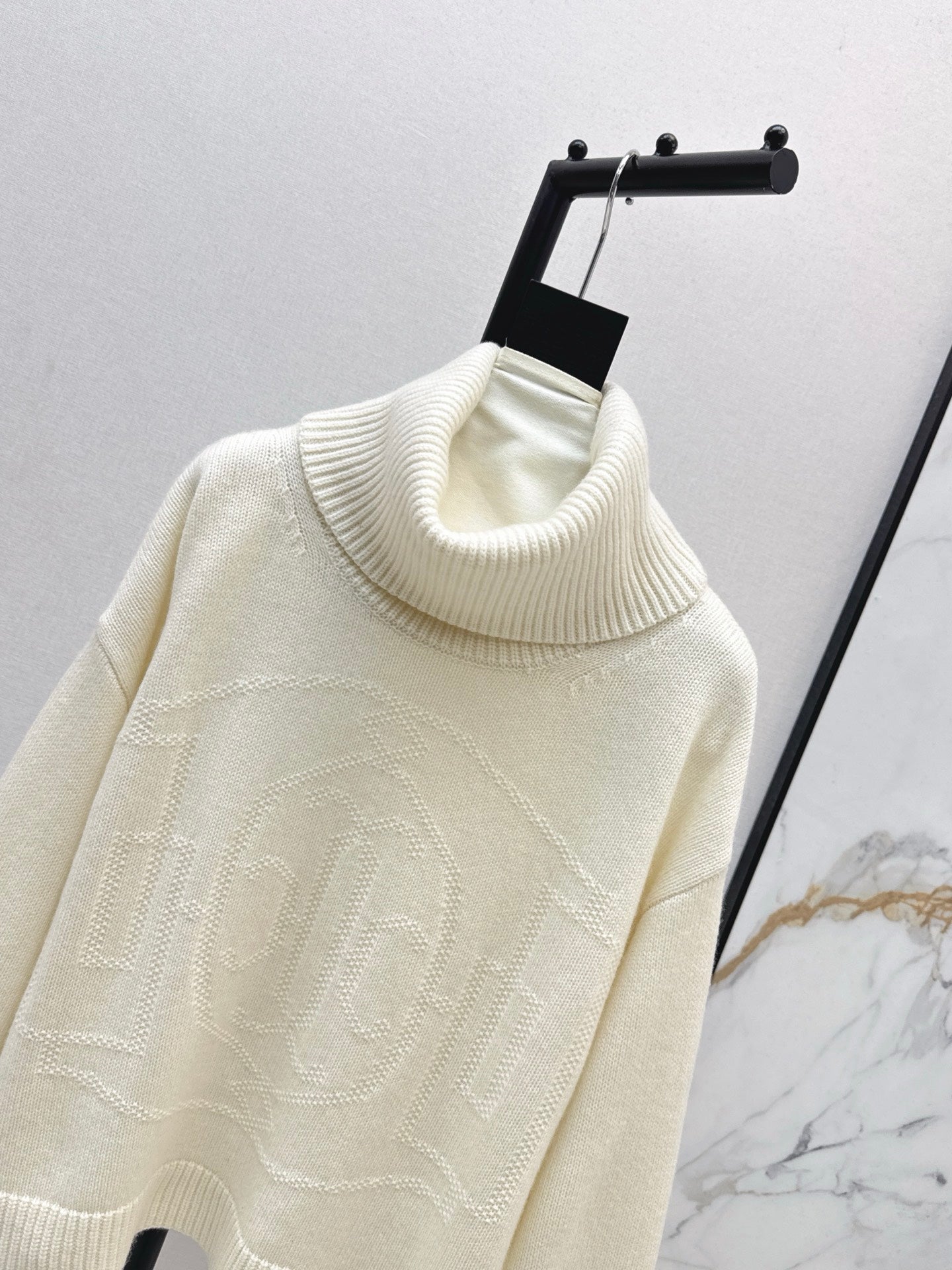 High neck cashmere sweater