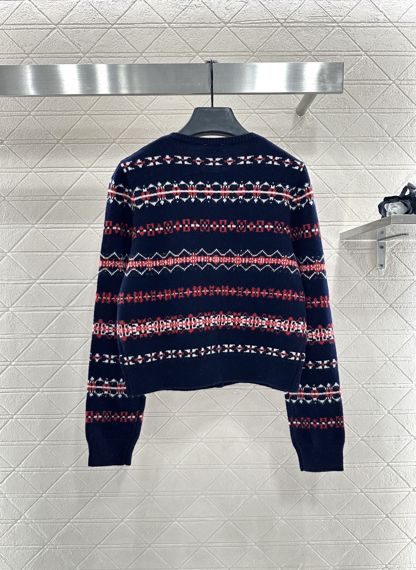 Round neck knitted snowflake striped cardigan