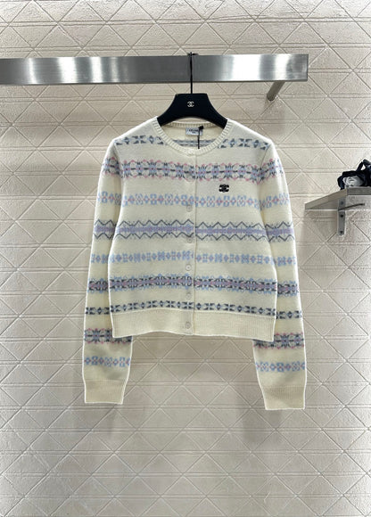 Round neck knitted snowflake striped cardigan