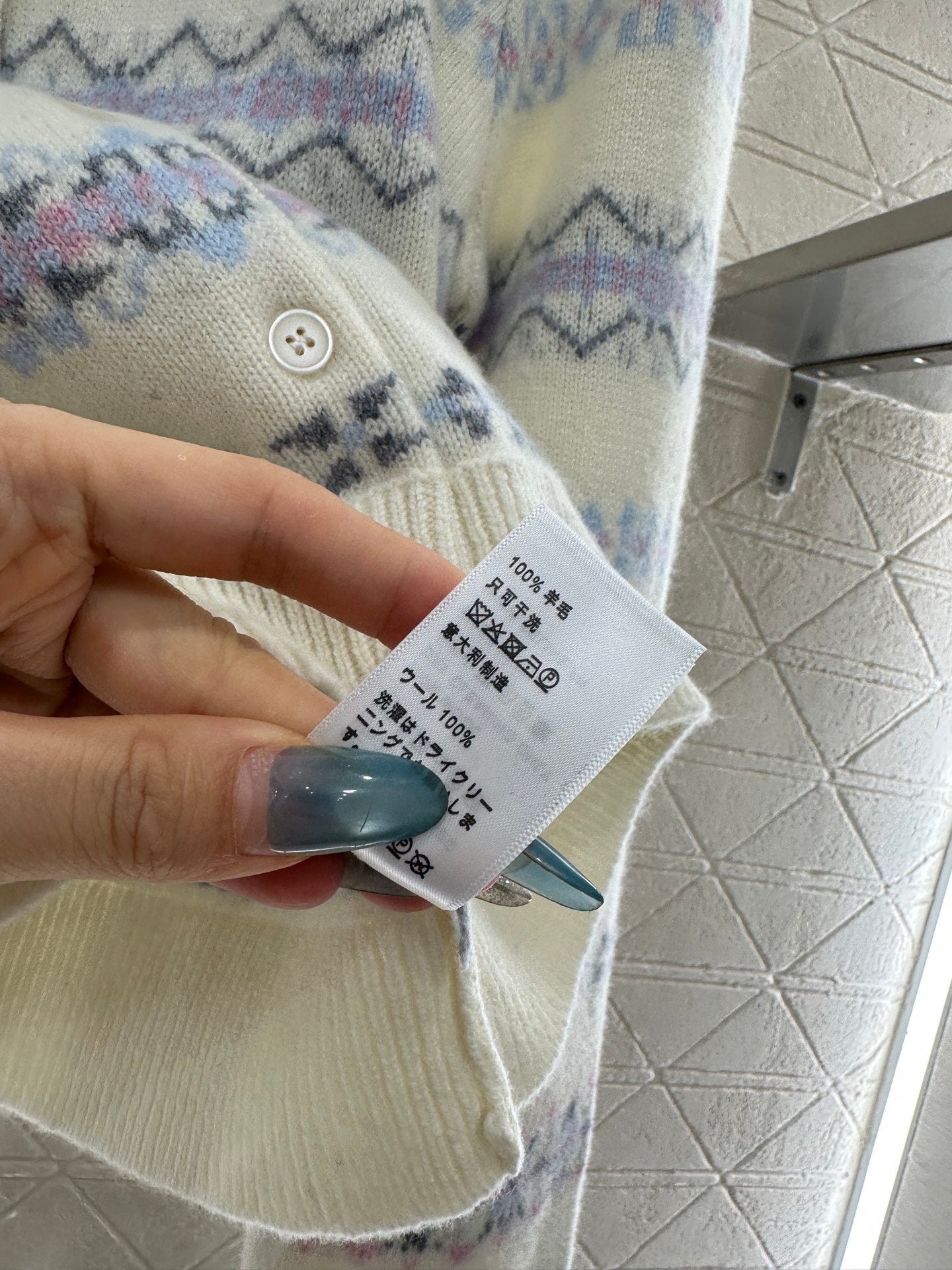 Round neck knitted snowflake striped cardigan