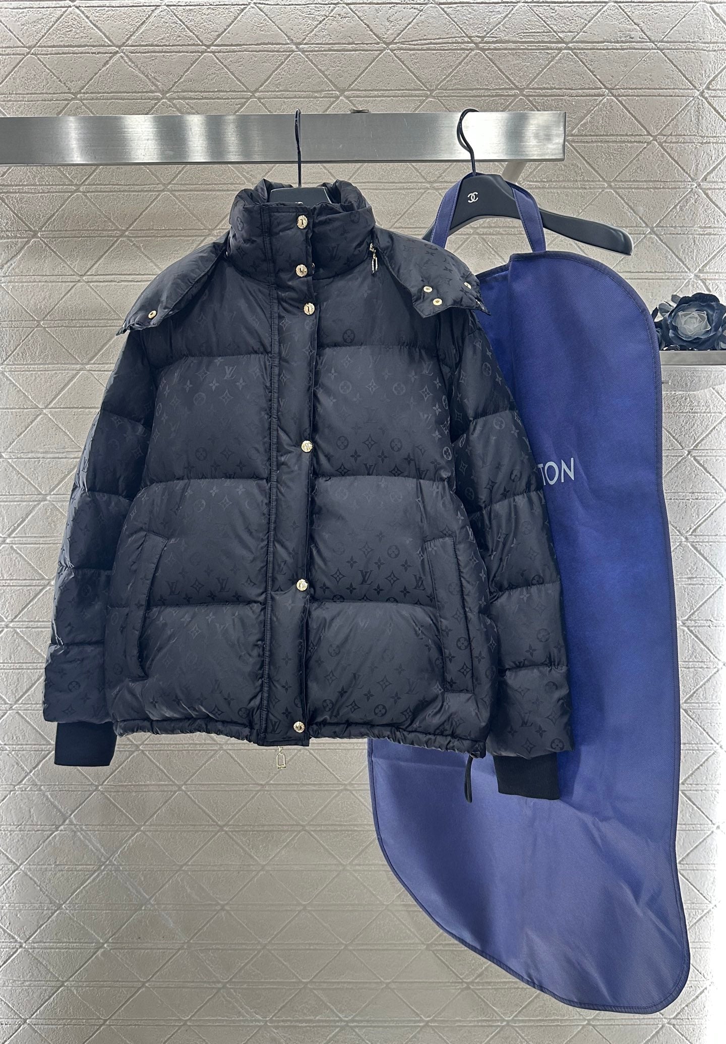 Detachable hooded jacquard down jacket