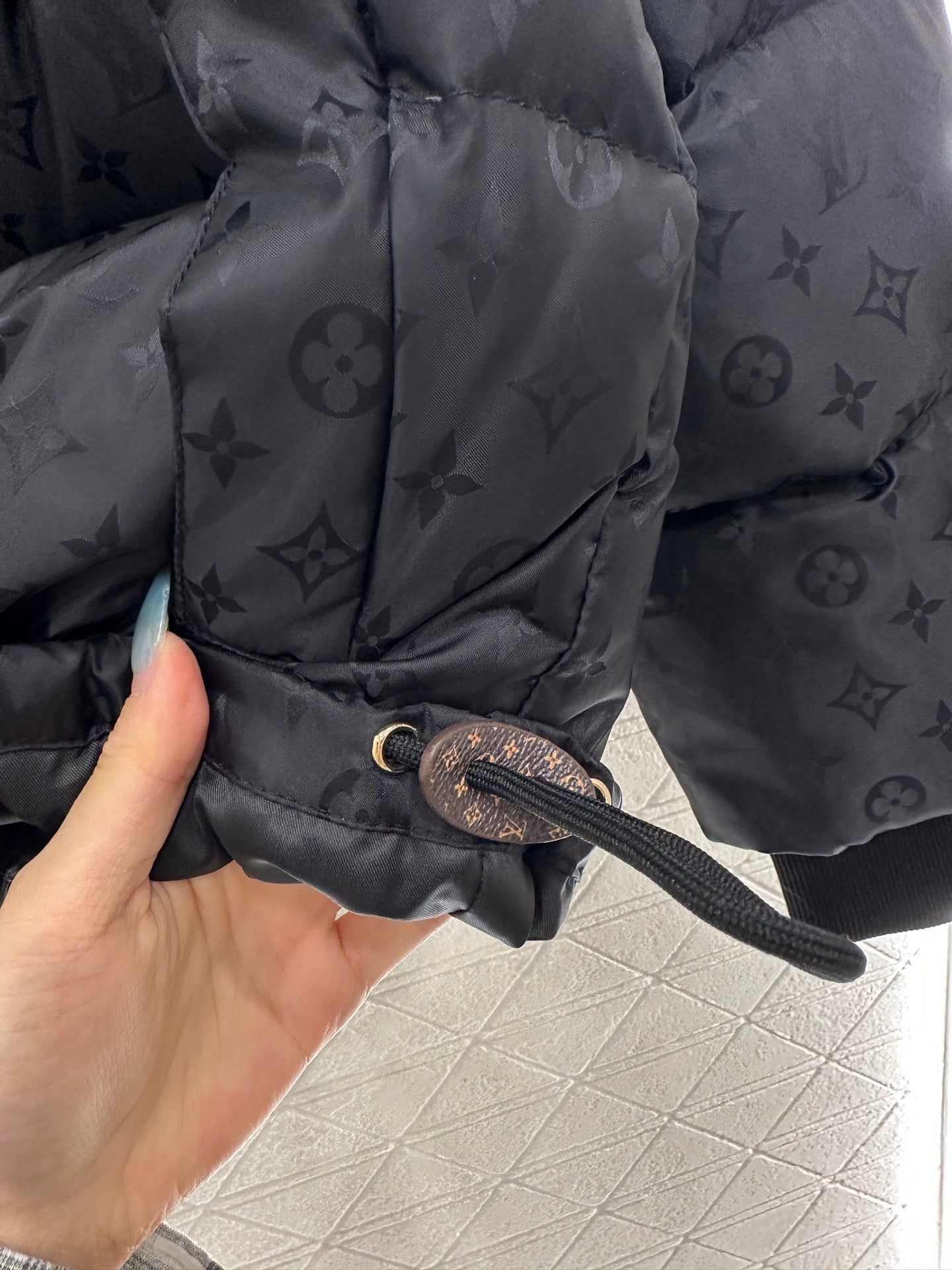 Detachable hooded jacquard down jacket