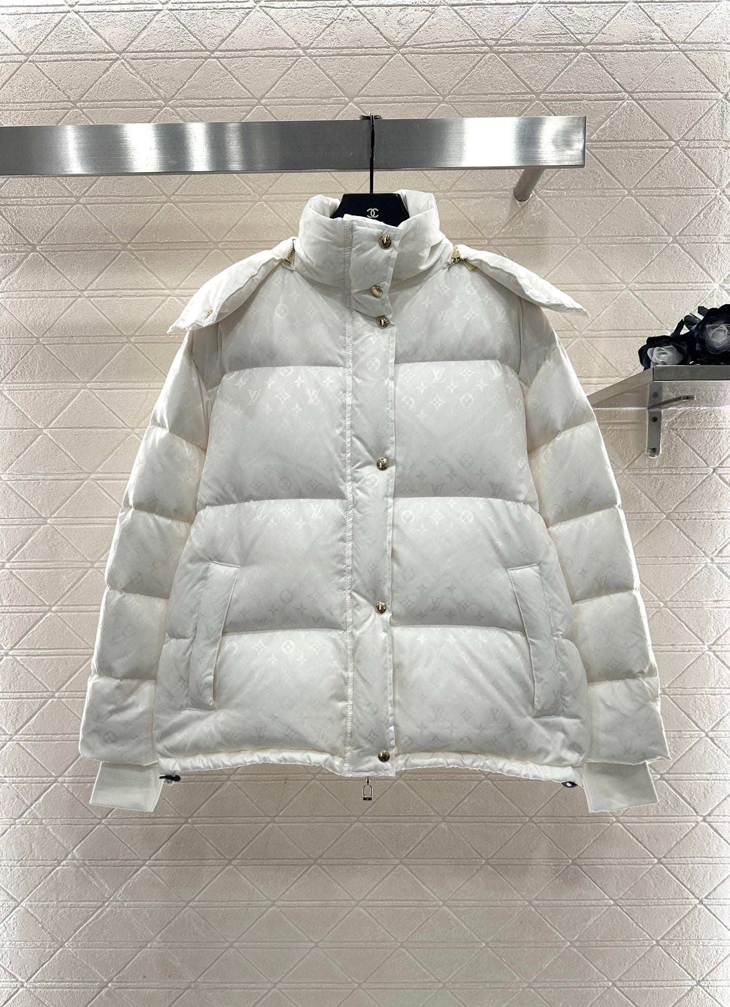 Detachable hooded jacquard down jacket