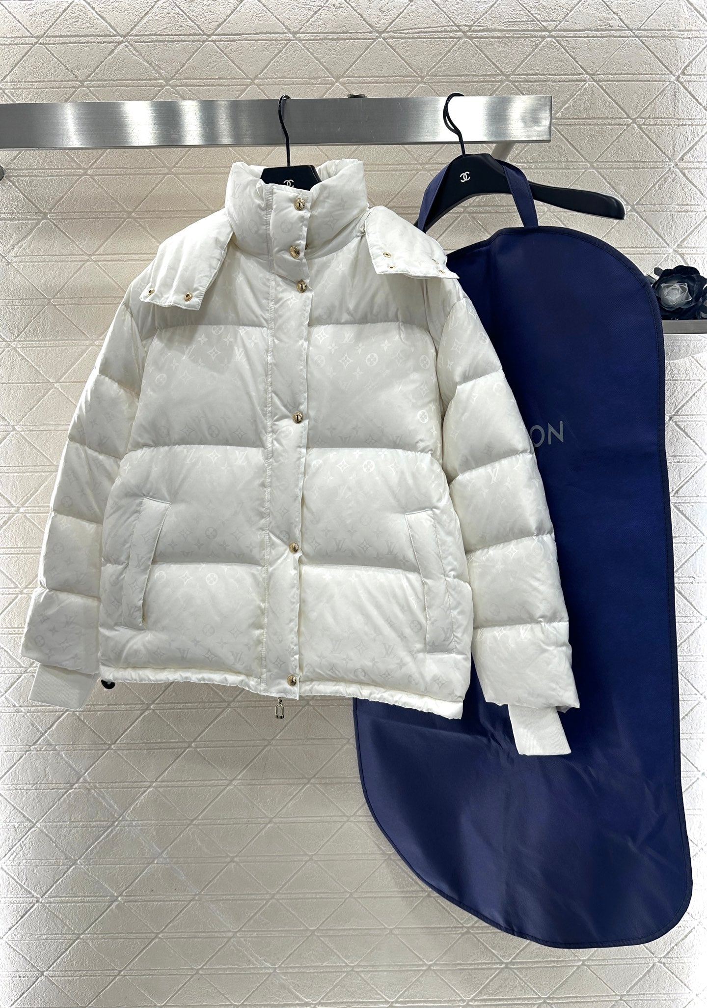 Detachable hooded jacquard down jacket