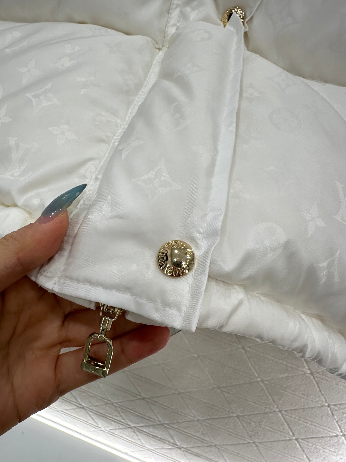 Detachable hooded jacquard down jacket