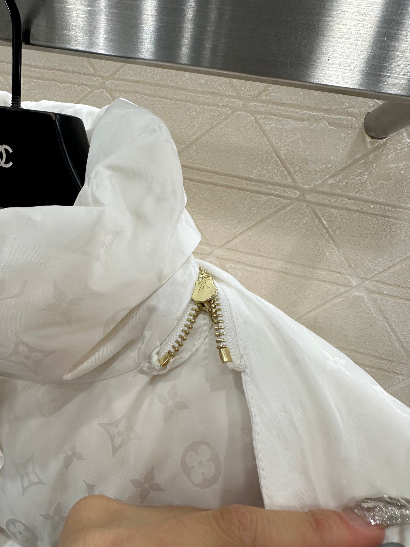 Detachable hooded jacquard down jacket