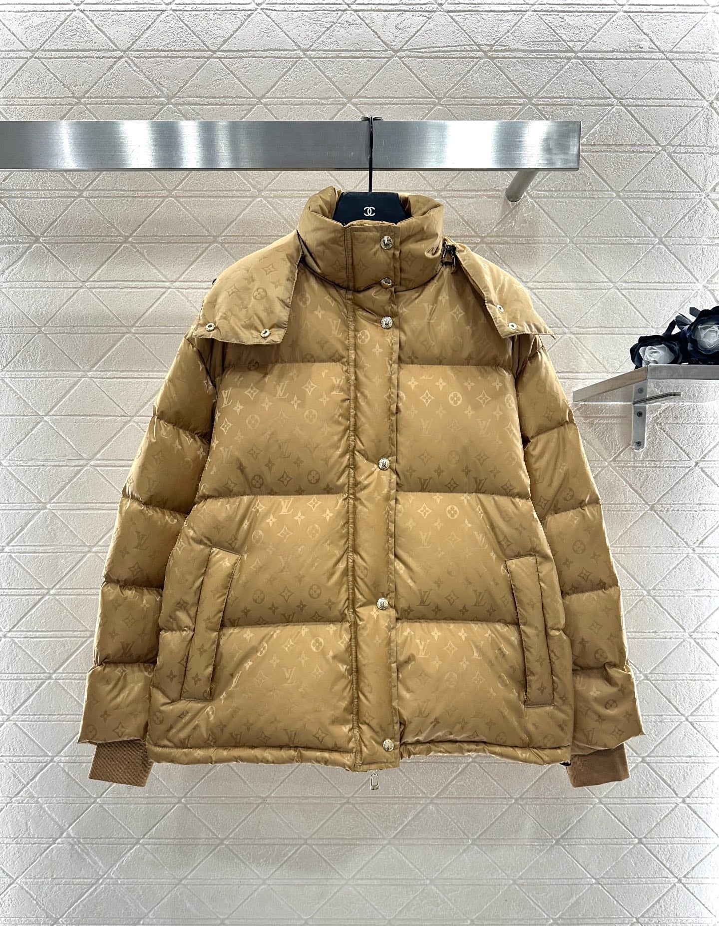 Detachable hooded jacquard down jacket