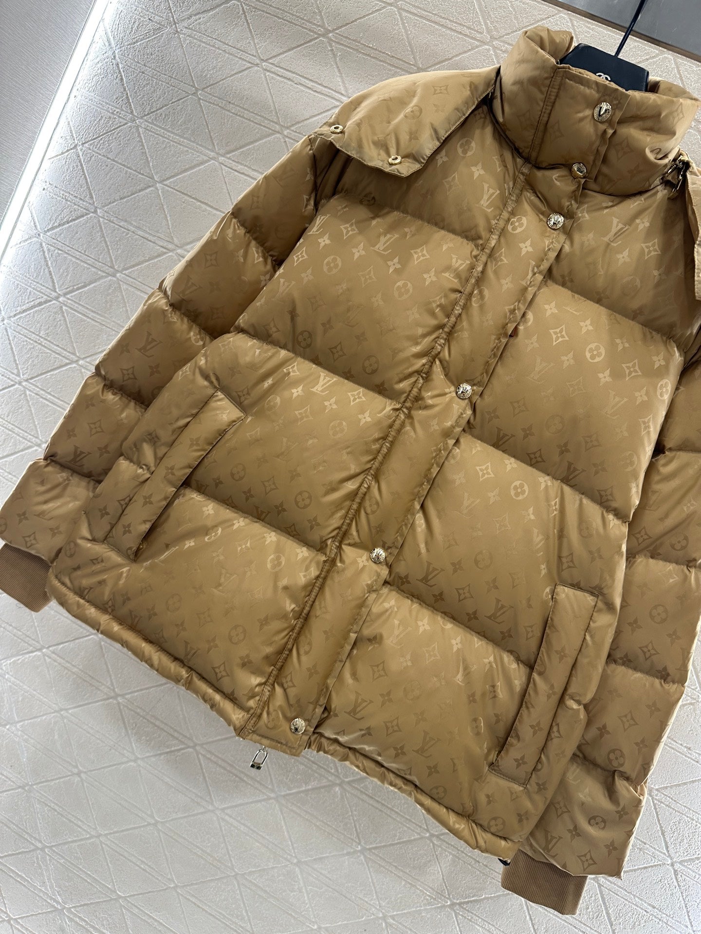 Detachable hooded jacquard down jacket