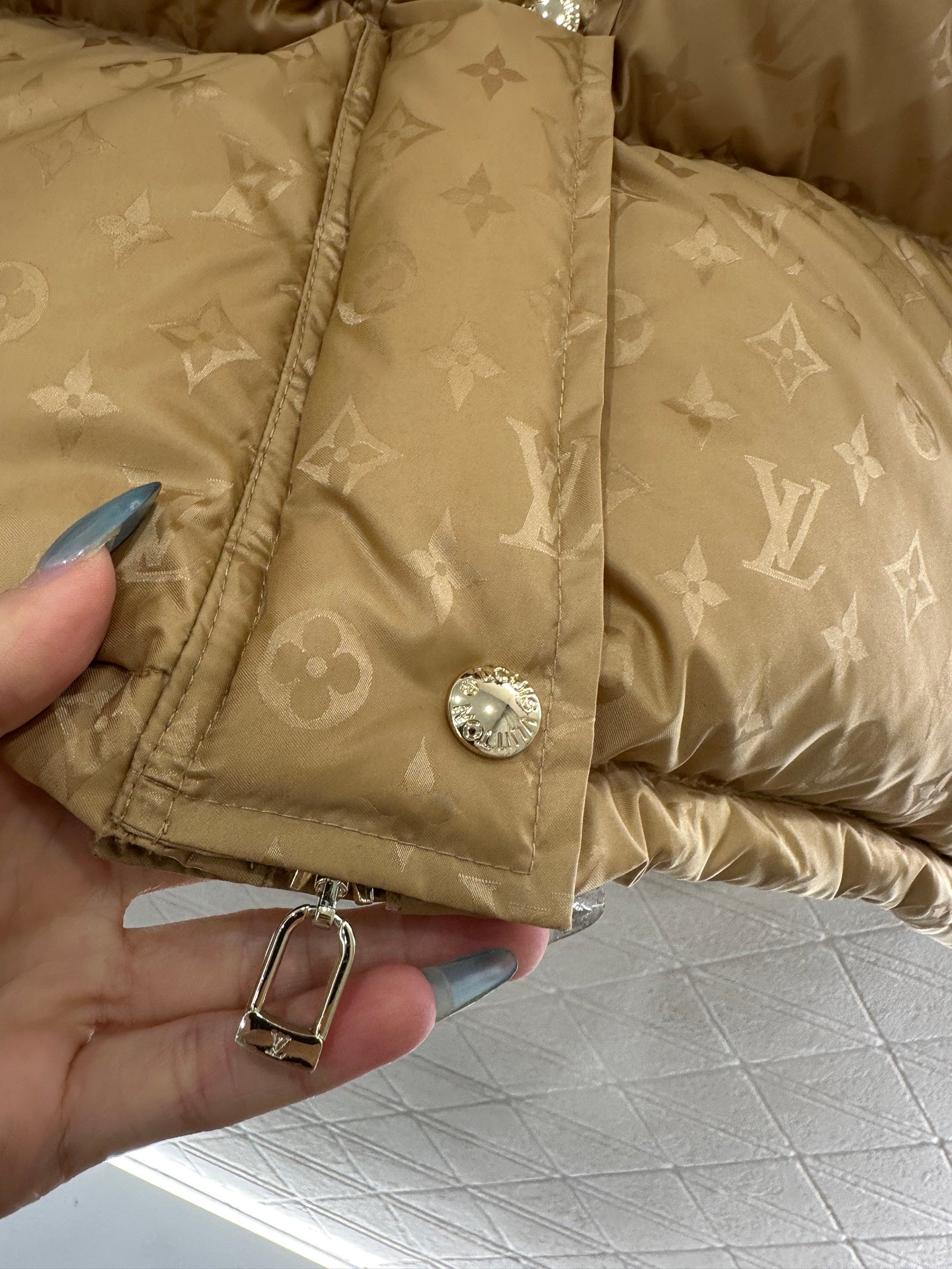 Detachable hooded jacquard down jacket