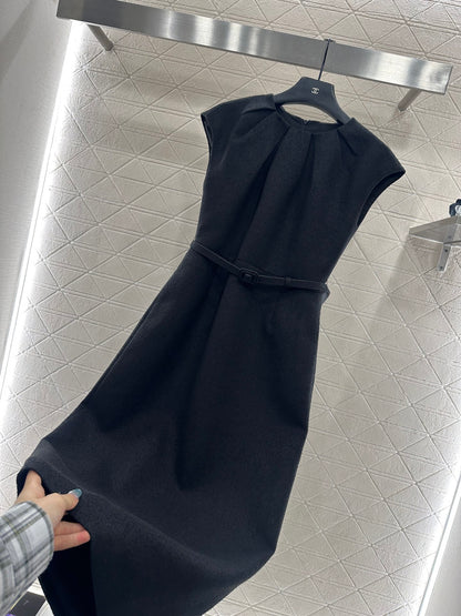 Folded silhouette waistband dress