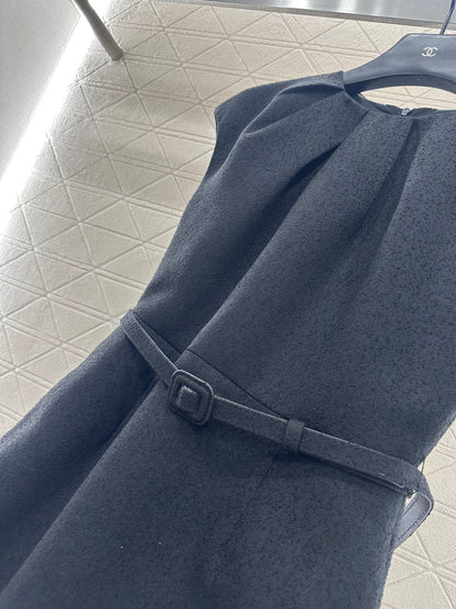 Folded silhouette waistband dress